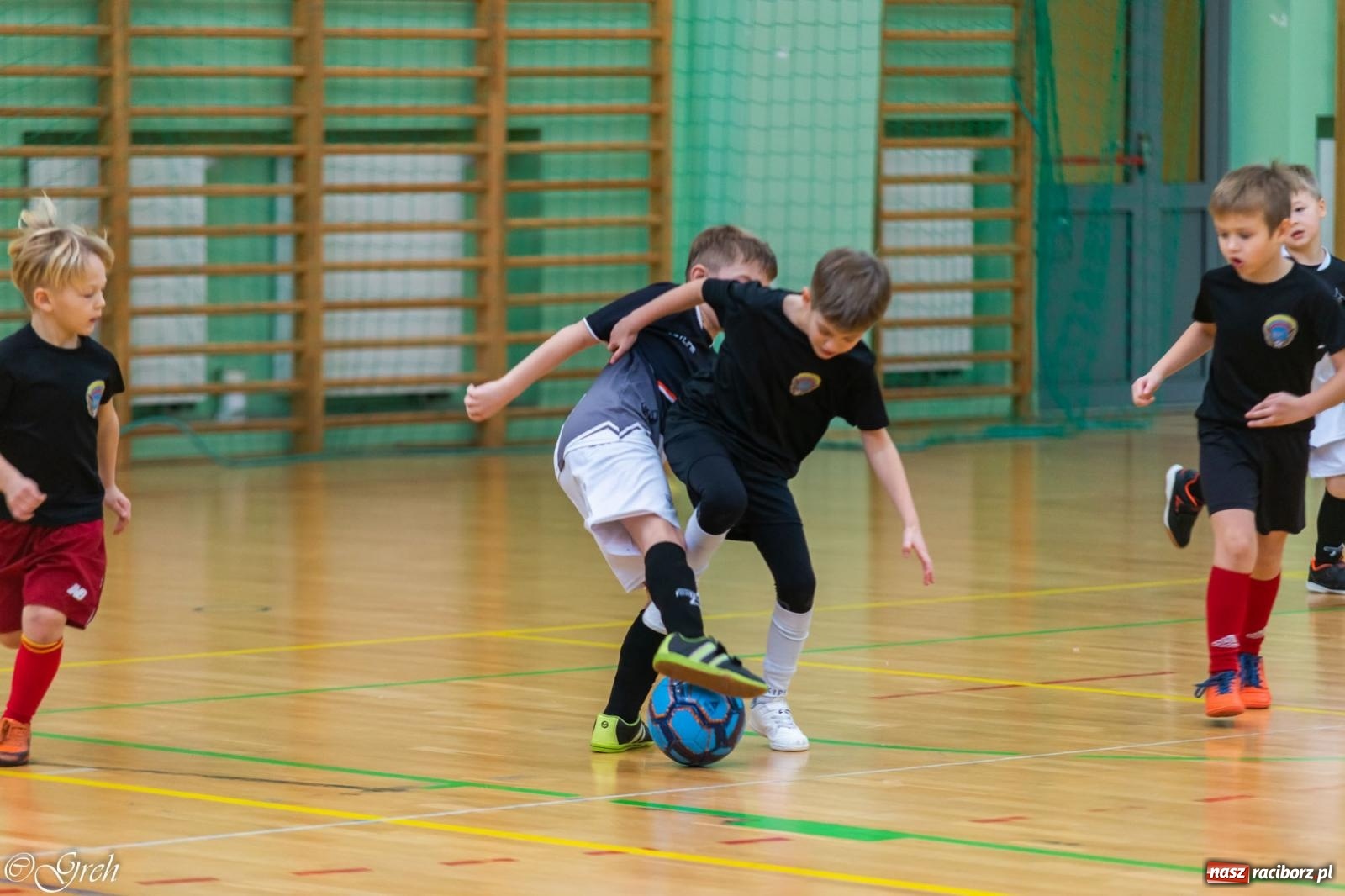 Zdjęcie w galerii na portalu naszraciborz.pl: Świąteczne zmagania piłkarskie w hali OSiR [FOTO i WIDEO] wiadomości z regionu