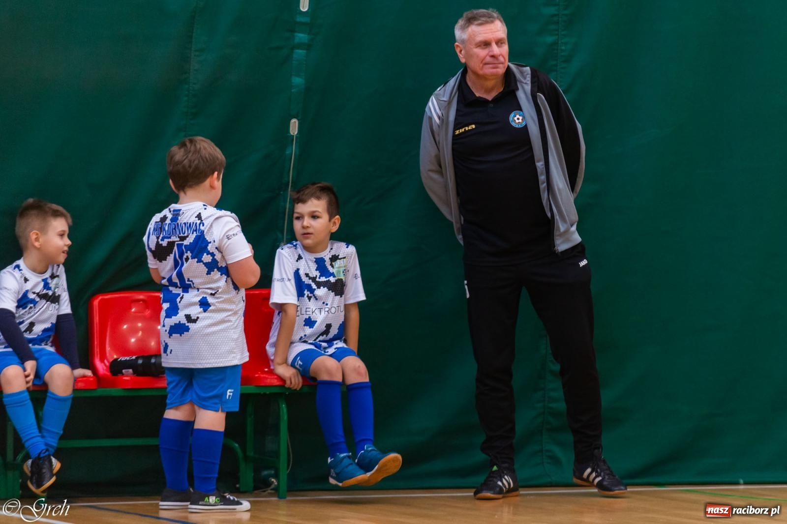 Zdjęcie w galerii na portalu naszraciborz.pl: Świąteczne zmagania piłkarskie w hali OSiR [FOTO i WIDEO] wiadomości z regionu