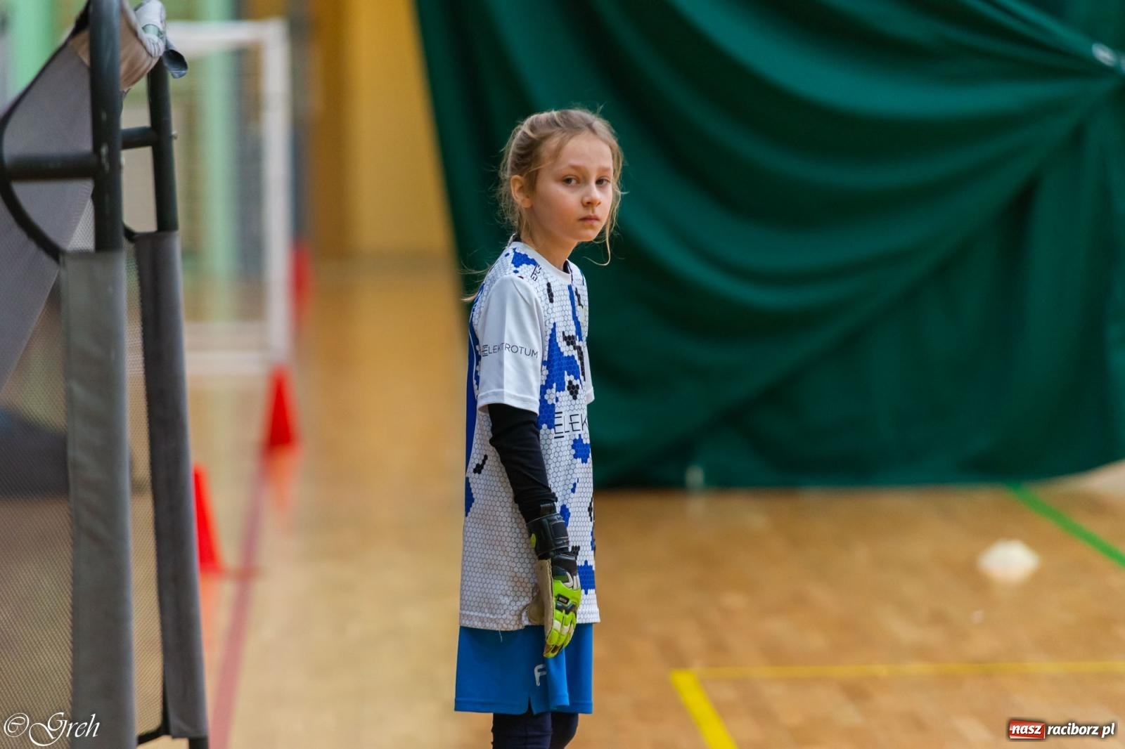 Zdjęcie w galerii na portalu naszraciborz.pl: Świąteczne zmagania piłkarskie w hali OSiR [FOTO i WIDEO] wiadomości z regionu