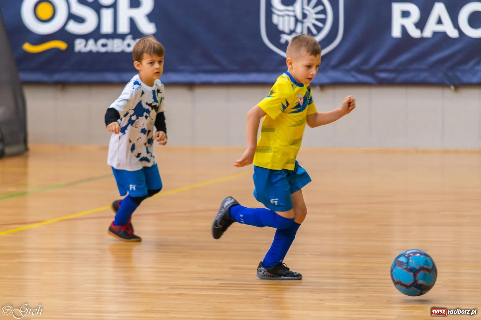 Zdjęcie w galerii na portalu naszraciborz.pl: Świąteczne zmagania piłkarskie w hali OSiR [FOTO i WIDEO] wiadomości z regionu