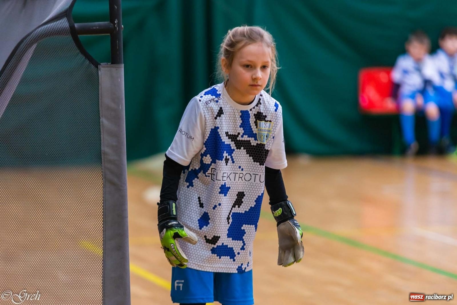 Zdjęcie w galerii na portalu naszraciborz.pl: Świąteczne zmagania piłkarskie w hali OSiR [FOTO i WIDEO] wiadomości z regionu