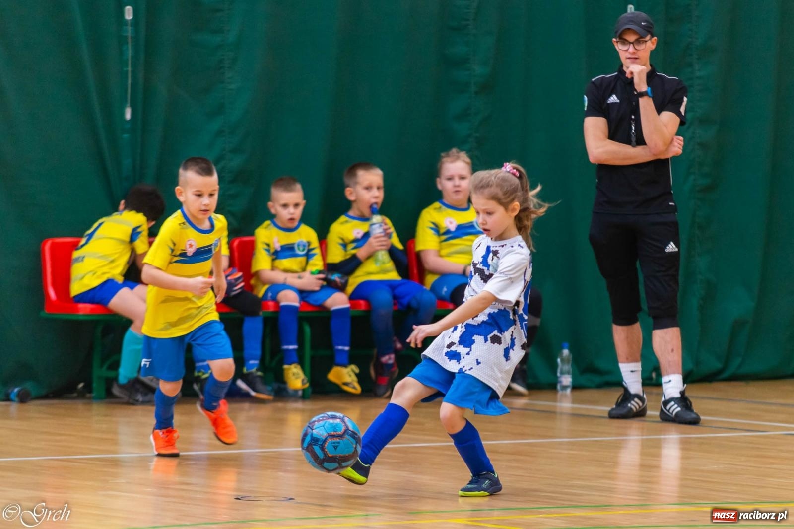 Zdjęcie w galerii na portalu naszraciborz.pl: Świąteczne zmagania piłkarskie w hali OSiR [FOTO i WIDEO] wiadomości z regionu