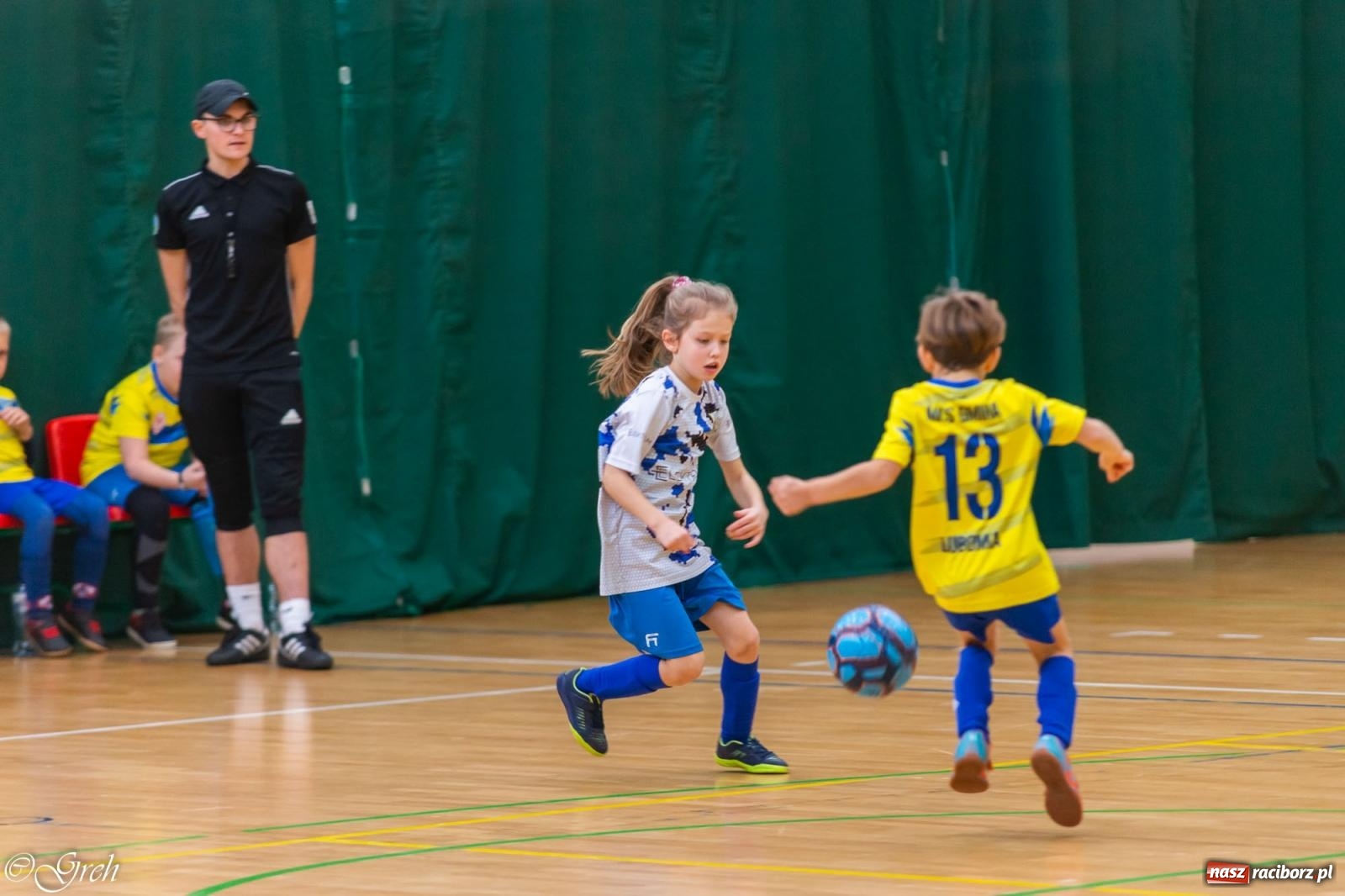 Zdjęcie w galerii na portalu naszraciborz.pl: Świąteczne zmagania piłkarskie w hali OSiR [FOTO i WIDEO] wiadomości z regionu