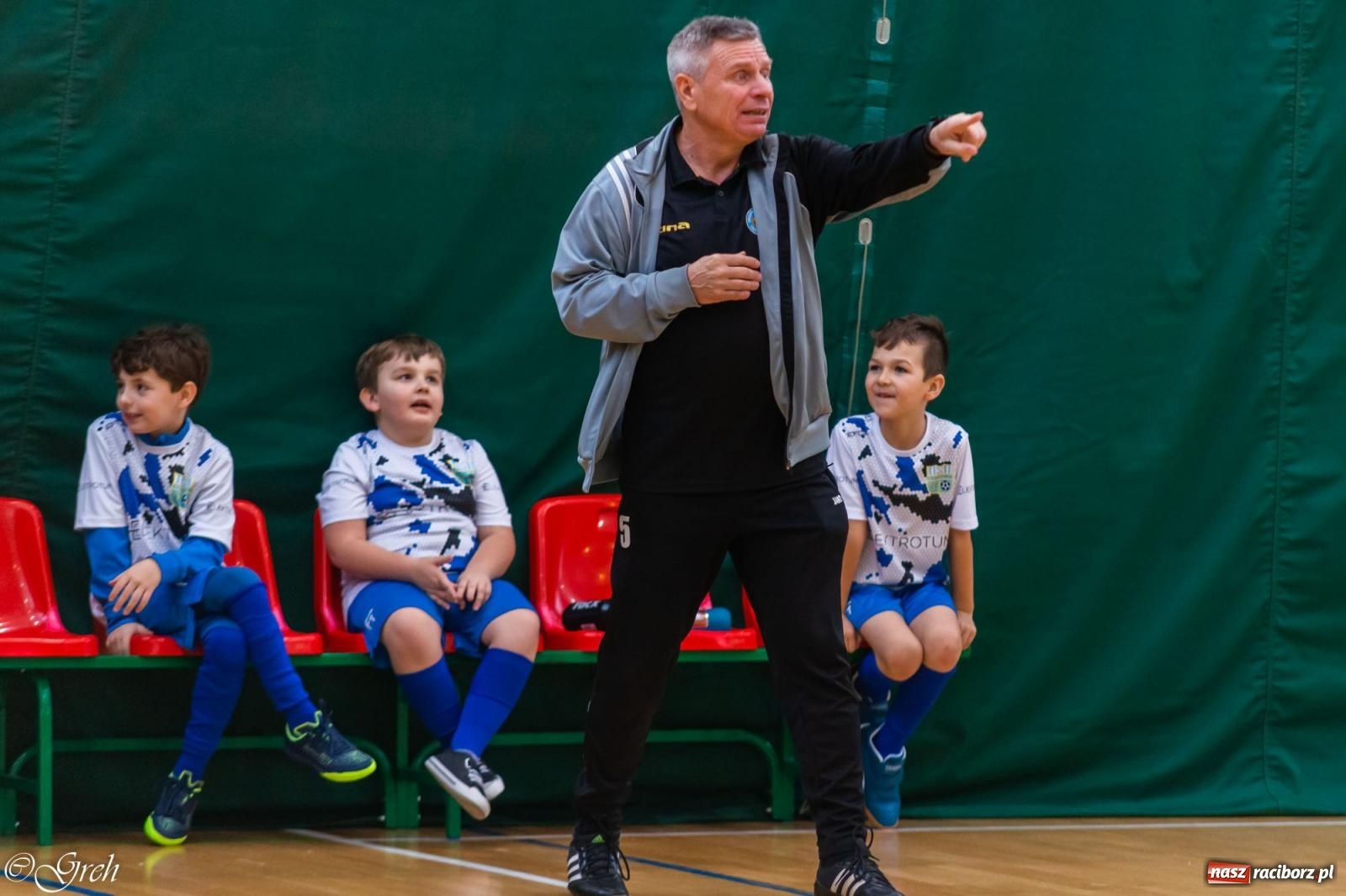 Zdjęcie w galerii na portalu naszraciborz.pl: Świąteczne zmagania piłkarskie w hali OSiR [FOTO i WIDEO] wiadomości z regionu