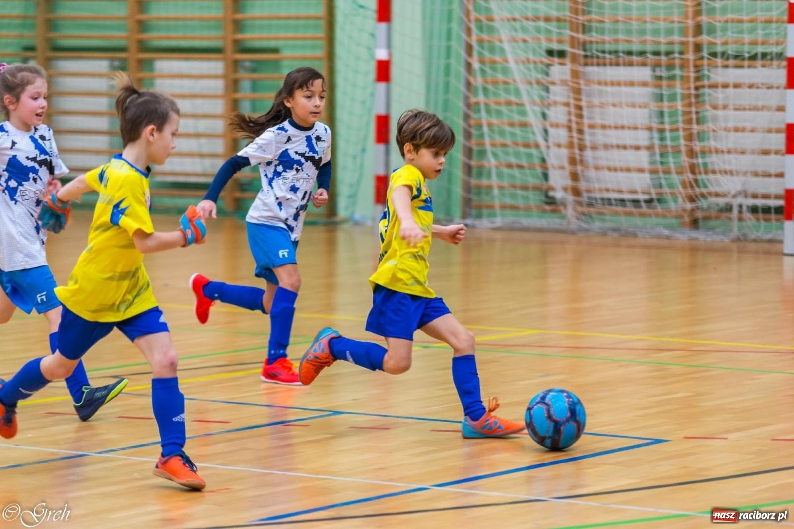 Zdjęcie w galerii na portalu naszraciborz.pl: Świąteczne zmagania piłkarskie w hali OSiR [FOTO i WIDEO] wiadomości z regionu