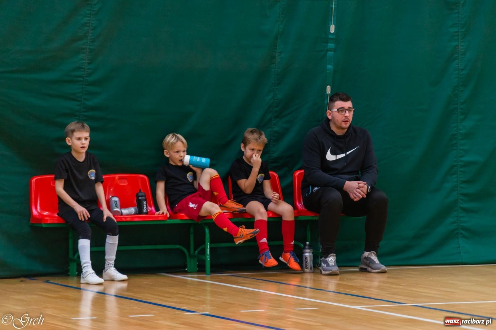 Zdjęcie w galerii na portalu naszraciborz.pl: Świąteczne zmagania piłkarskie w hali OSiR [FOTO i WIDEO] wiadomości z regionu