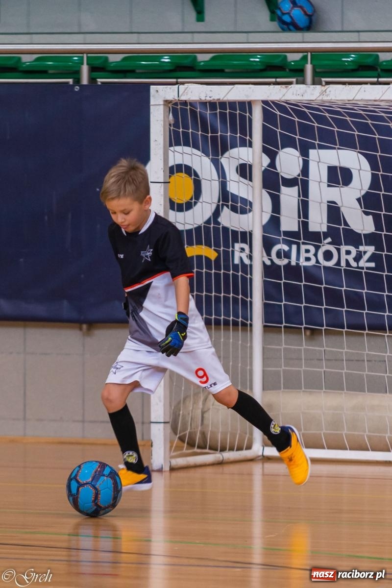 Zdjęcie w galerii na portalu naszraciborz.pl: Świąteczne zmagania piłkarskie w hali OSiR [FOTO i WIDEO] wiadomości z regionu