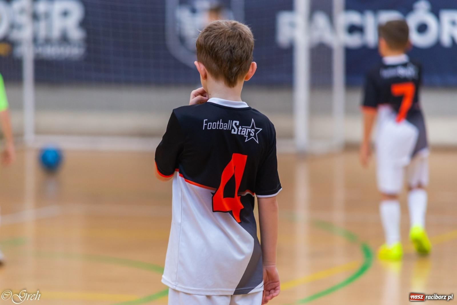 Zdjęcie w galerii na portalu naszraciborz.pl: Świąteczne zmagania piłkarskie w hali OSiR [FOTO i WIDEO] wiadomości z regionu