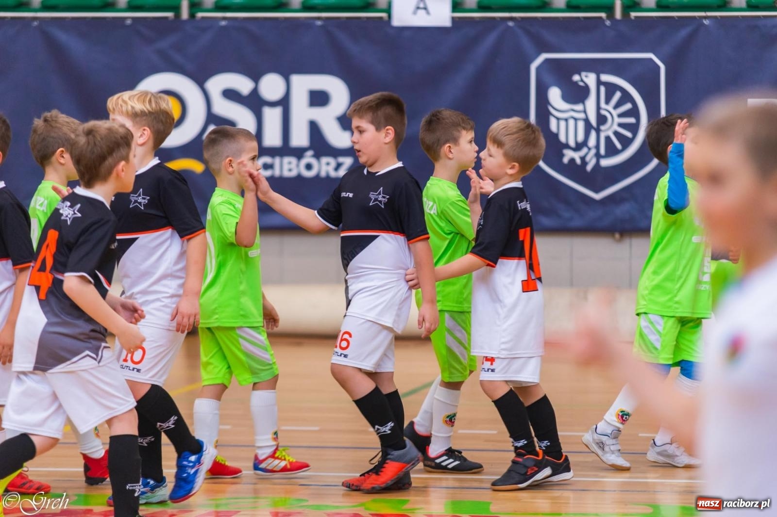 Zdjęcie w galerii na portalu naszraciborz.pl: Świąteczne zmagania piłkarskie w hali OSiR [FOTO i WIDEO] wiadomości z regionu