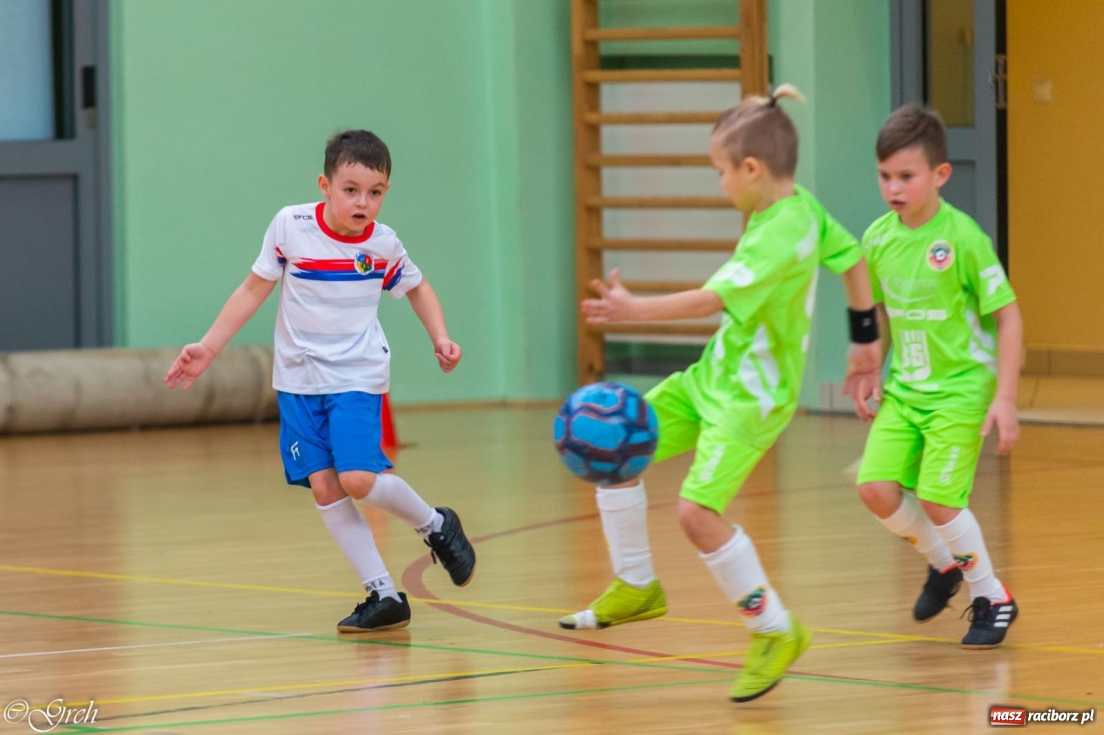 Zdjęcie w galerii na portalu naszraciborz.pl: Świąteczne zmagania piłkarskie w hali OSiR [FOTO i WIDEO] wiadomości z regionu