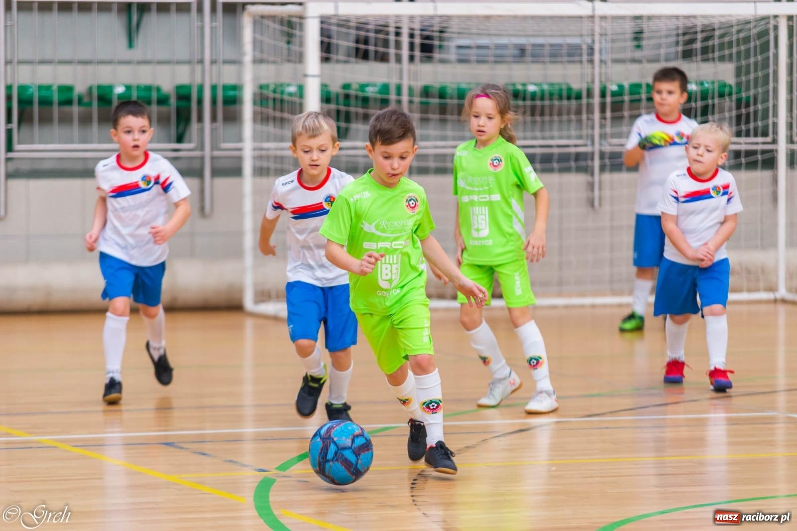 Zdjęcie w galerii na portalu naszraciborz.pl: Świąteczne zmagania piłkarskie w hali OSiR [FOTO i WIDEO] wiadomości z regionu