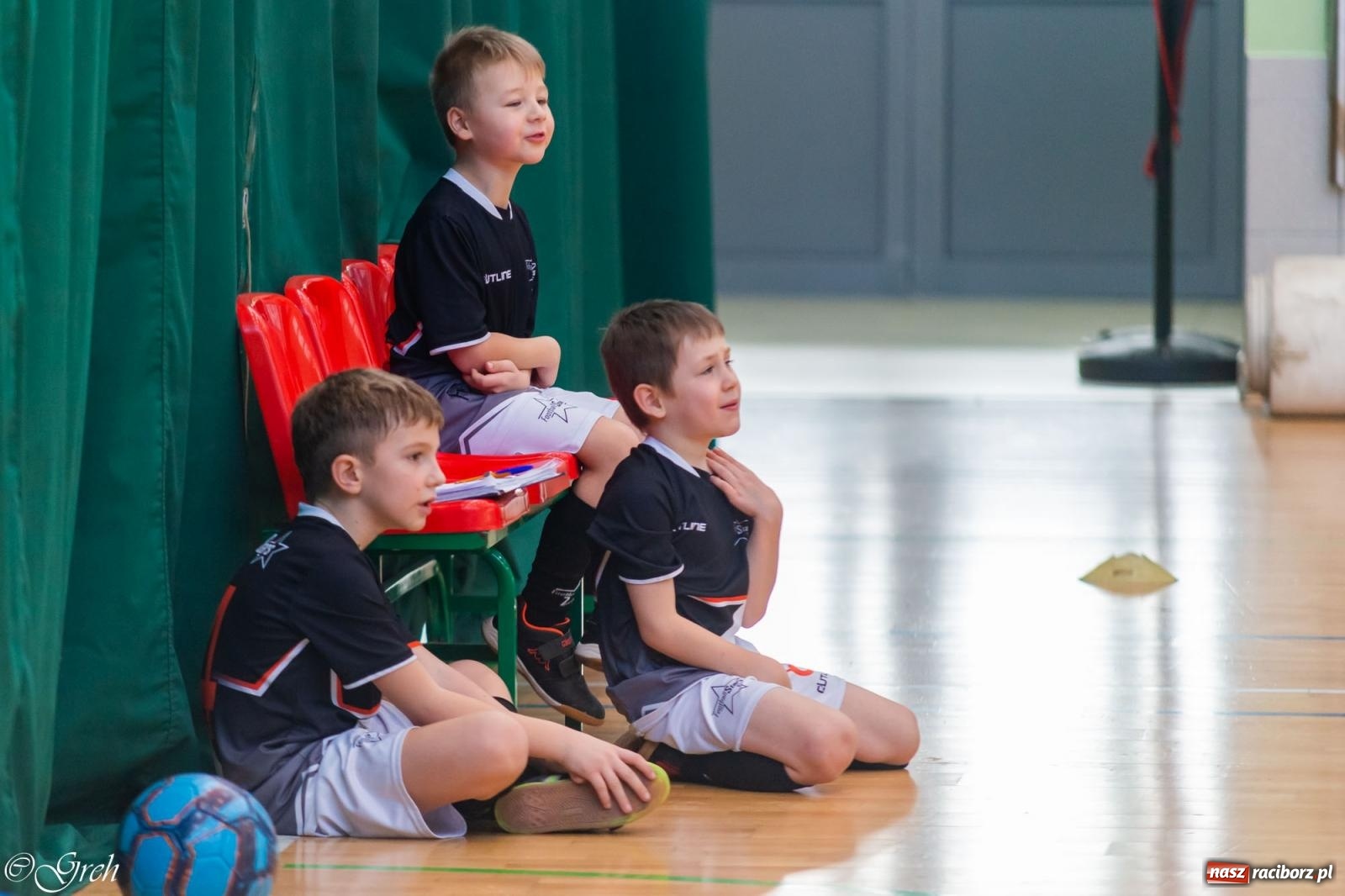 Zdjęcie w galerii na portalu naszraciborz.pl: Świąteczne zmagania piłkarskie w hali OSiR [FOTO i WIDEO] wiadomości z regionu