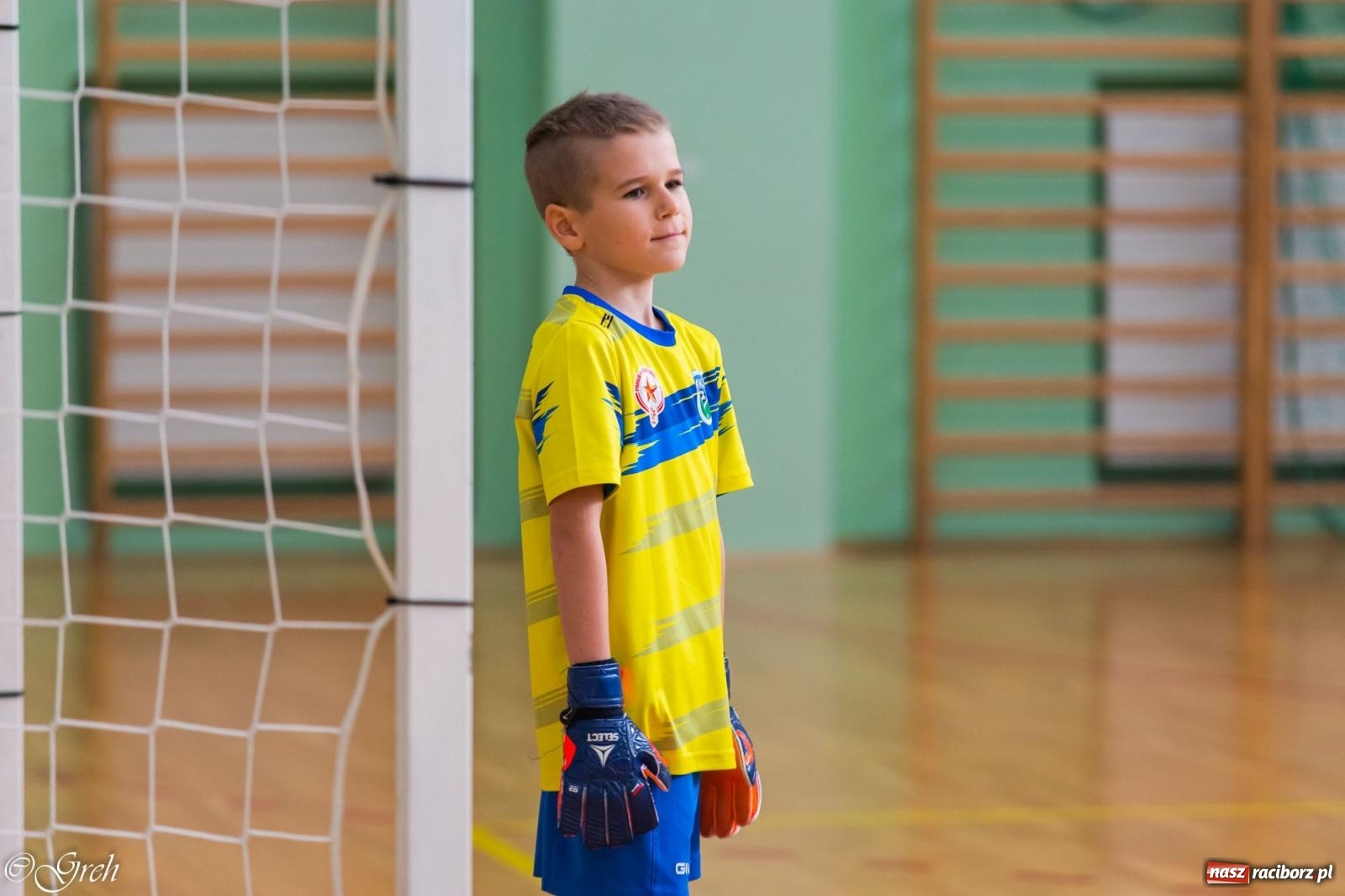 Zdjęcie w galerii na portalu naszraciborz.pl: Świąteczne zmagania piłkarskie w hali OSiR [FOTO i WIDEO] wiadomości z regionu