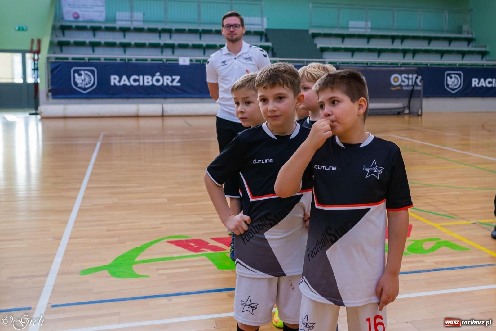 Zdjęcie w galerii na portalu naszraciborz.pl: Świąteczne zmagania piłkarskie w hali OSiR [FOTO i WIDEO] wiadomości z regionu