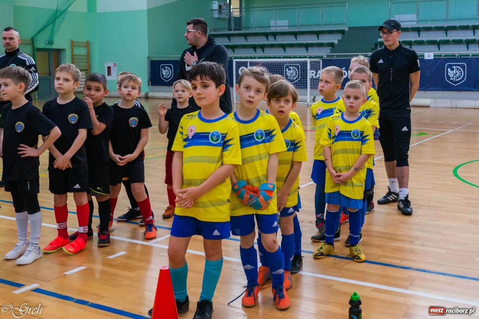 Zdjęcie w galerii na portalu naszraciborz.pl: Świąteczne zmagania piłkarskie w hali OSiR [FOTO i WIDEO] wiadomości z regionu