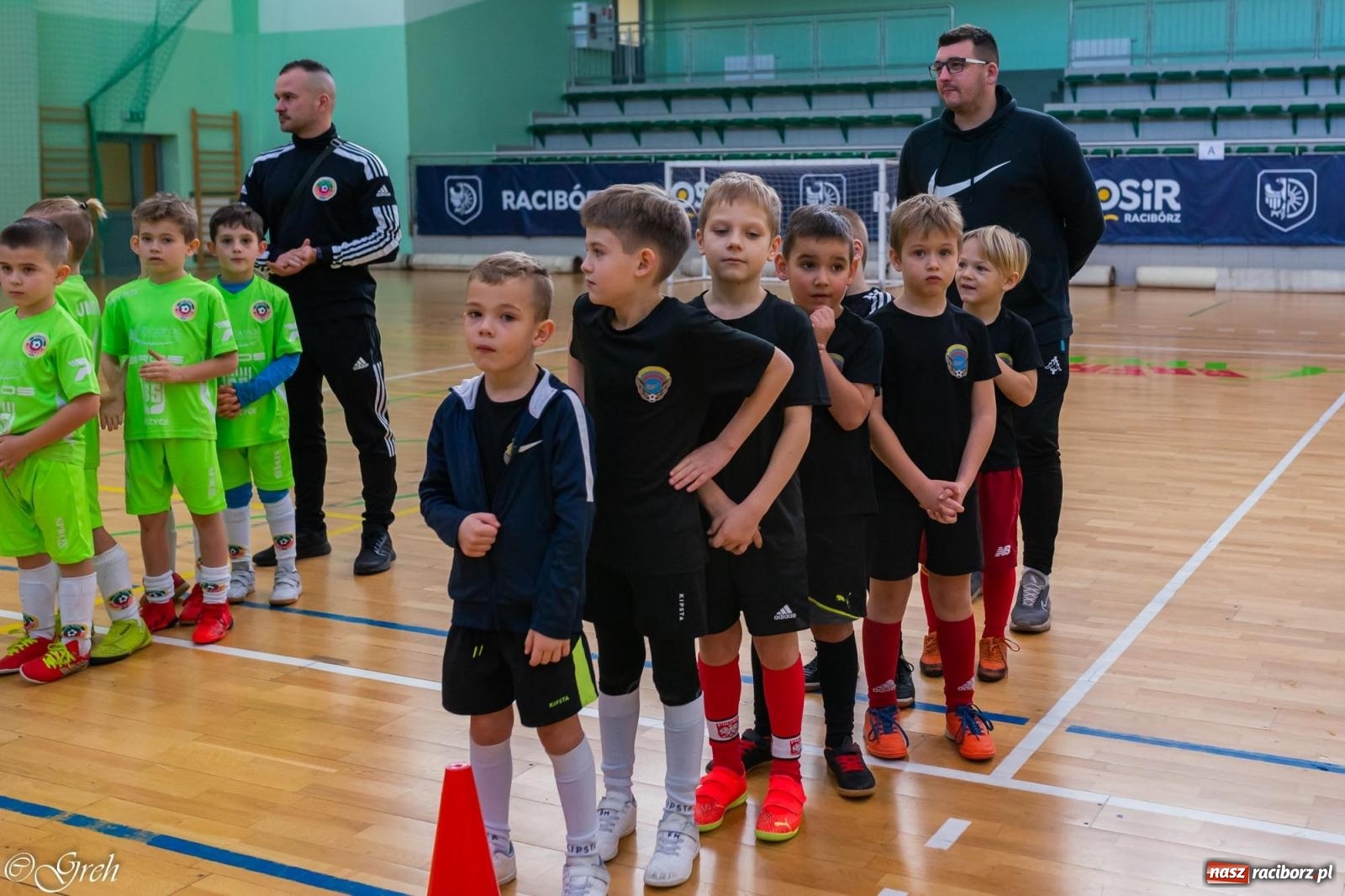 Zdjęcie w galerii na portalu naszraciborz.pl: Świąteczne zmagania piłkarskie w hali OSiR [FOTO i WIDEO] wiadomości z regionu