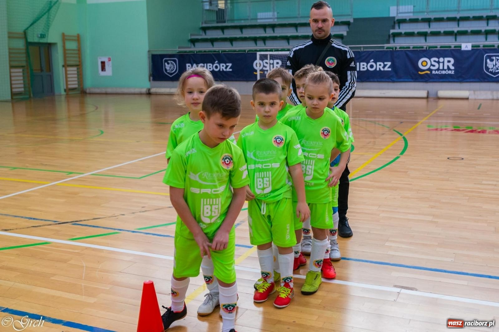 Zdjęcie w galerii na portalu naszraciborz.pl: Świąteczne zmagania piłkarskie w hali OSiR [FOTO i WIDEO] wiadomości z regionu