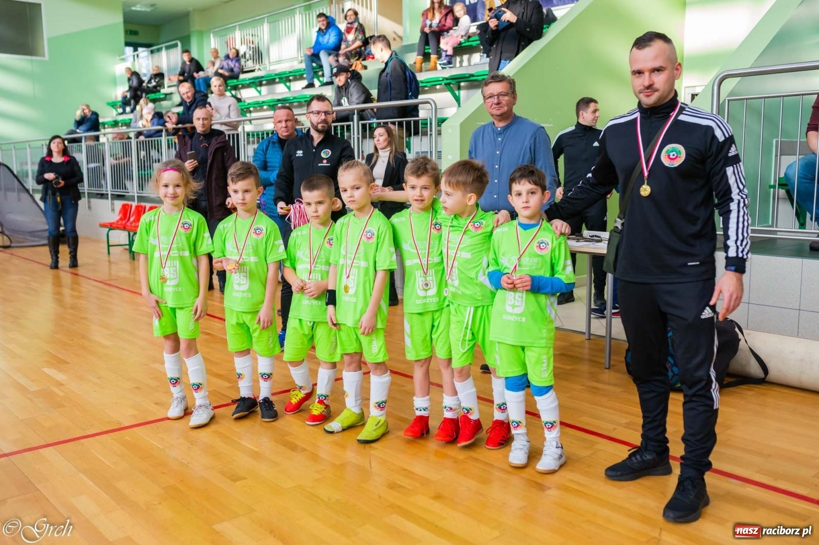 Zdjęcie w galerii na portalu naszraciborz.pl: Świąteczne zmagania piłkarskie w hali OSiR [FOTO i WIDEO] wiadomości z regionu