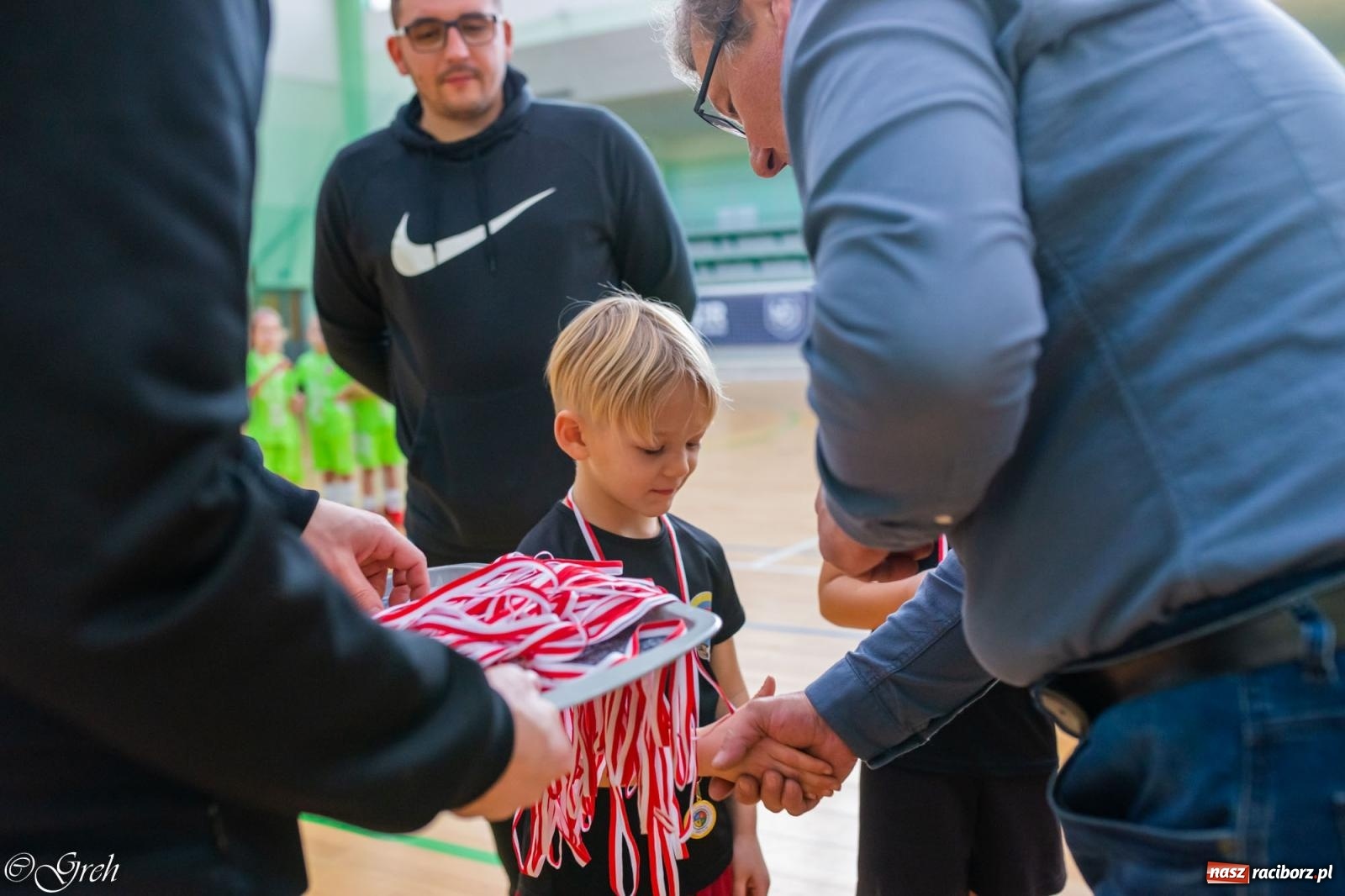 Zdjęcie w galerii na portalu naszraciborz.pl: Świąteczne zmagania piłkarskie w hali OSiR [FOTO i WIDEO] wiadomości z regionu