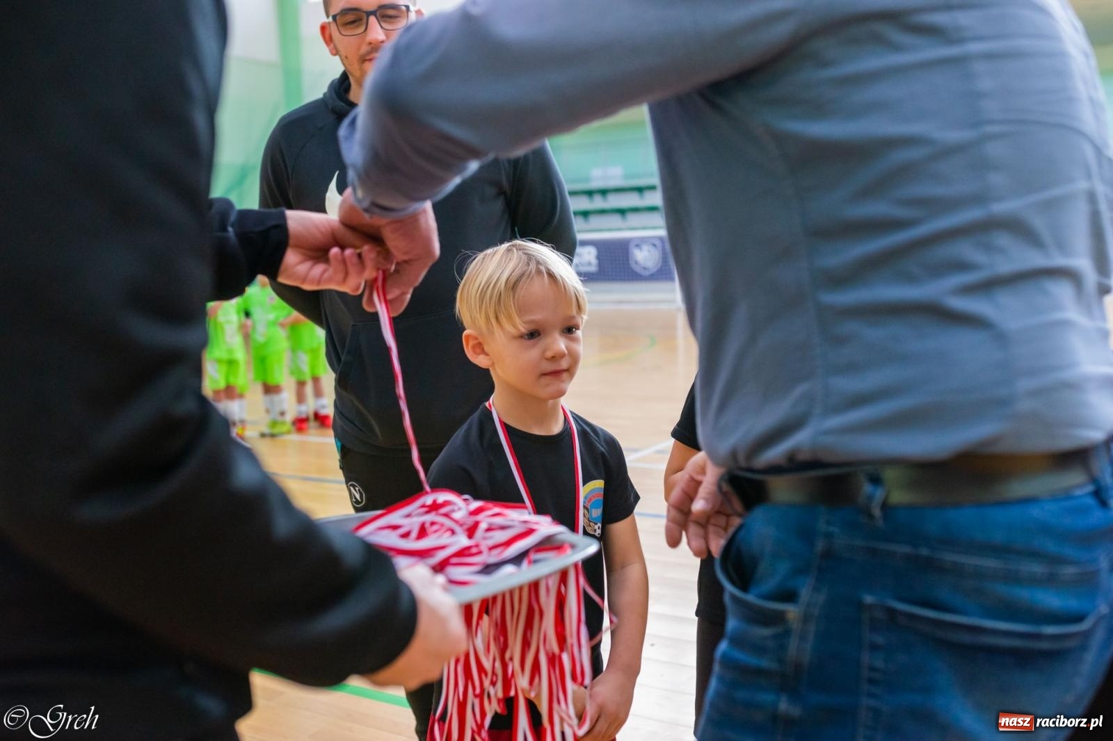 Zdjęcie w galerii na portalu naszraciborz.pl: Świąteczne zmagania piłkarskie w hali OSiR [FOTO i WIDEO] wiadomości z regionu
