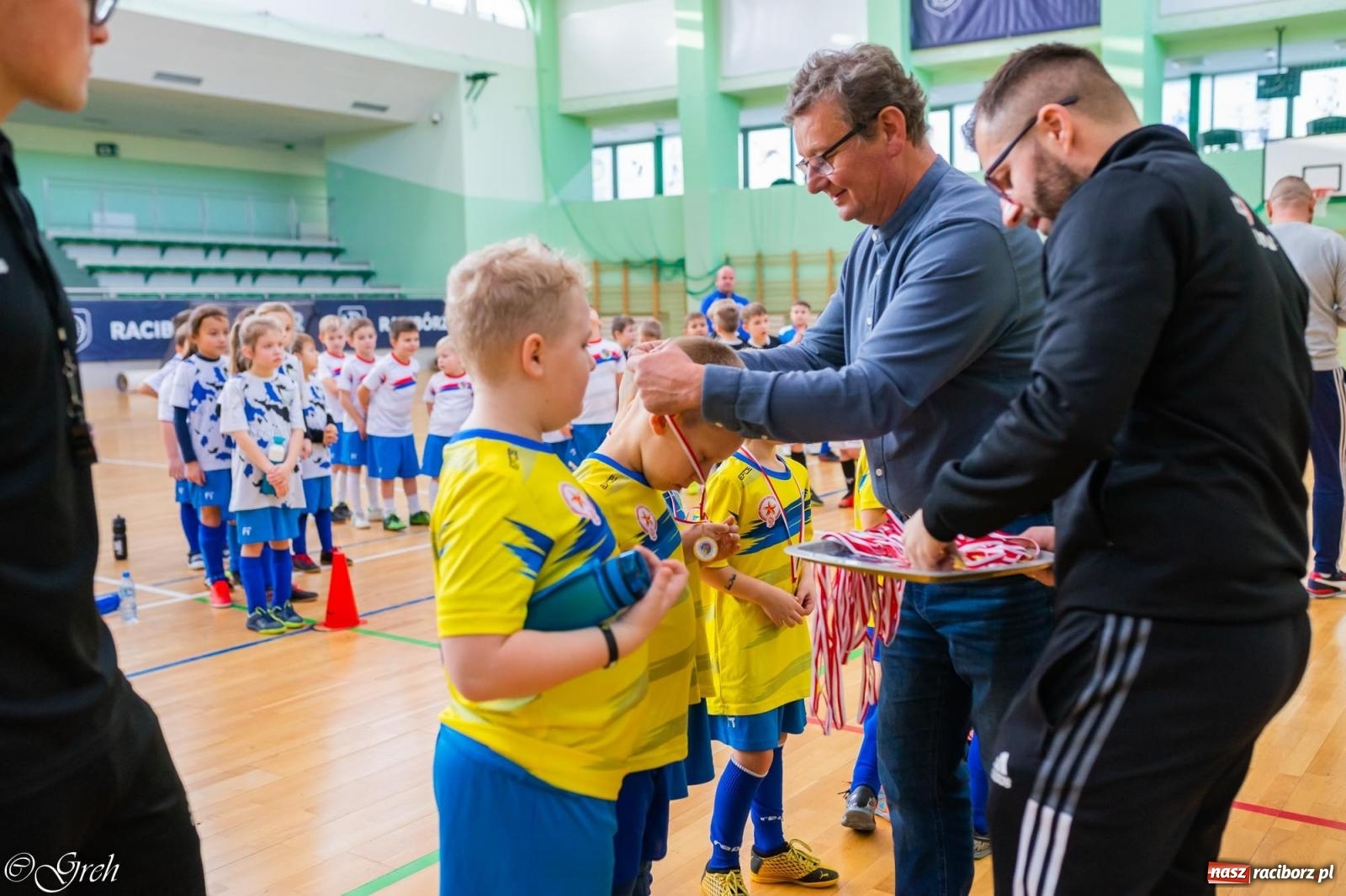 Zdjęcie w galerii na portalu naszraciborz.pl: Świąteczne zmagania piłkarskie w hali OSiR [FOTO i WIDEO] wiadomości z regionu