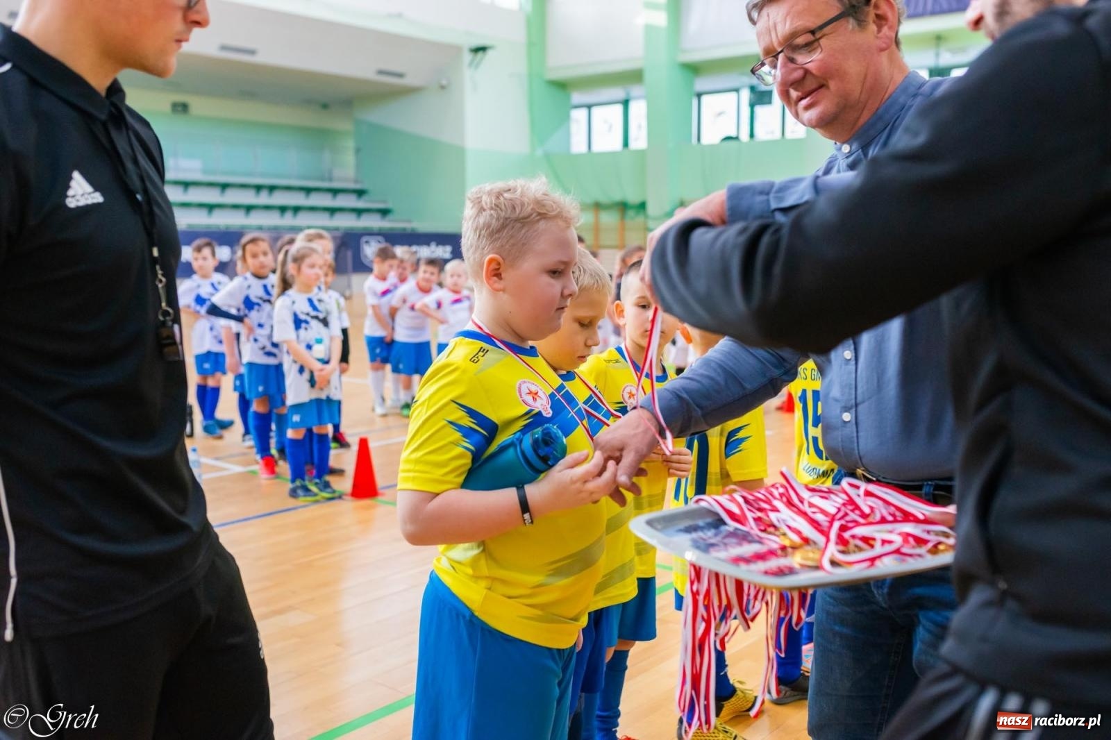 Zdjęcie w galerii na portalu naszraciborz.pl: Świąteczne zmagania piłkarskie w hali OSiR [FOTO i WIDEO] wiadomości z regionu