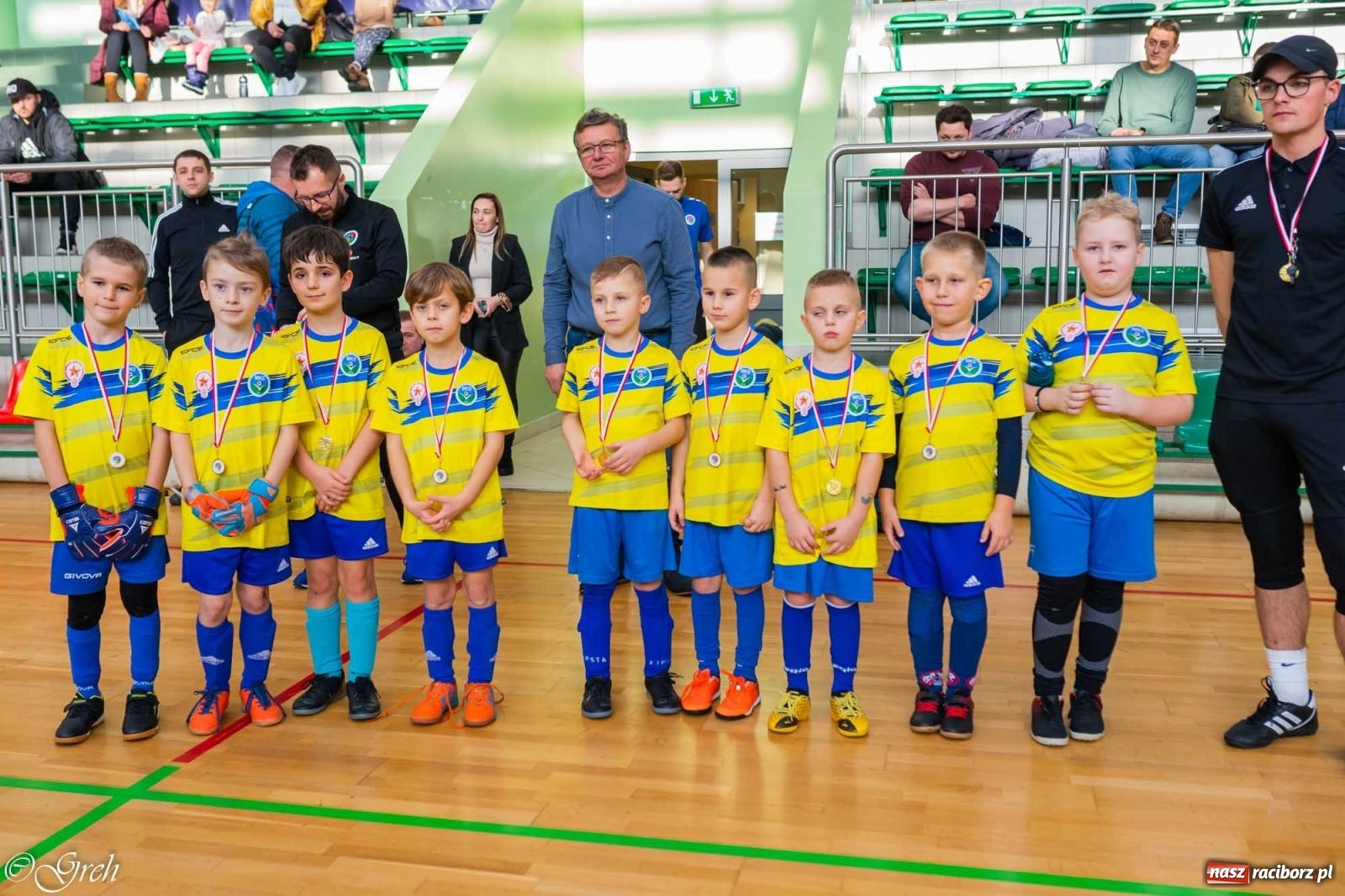 Zdjęcie w galerii na portalu naszraciborz.pl: Świąteczne zmagania piłkarskie w hali OSiR [FOTO i WIDEO] wiadomości z regionu