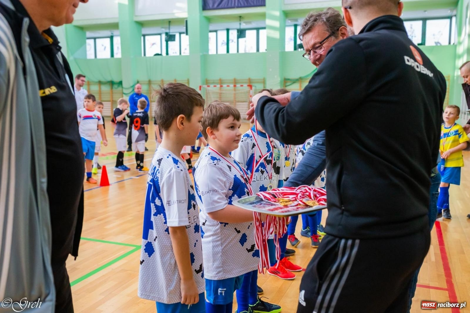 Zdjęcie w galerii na portalu naszraciborz.pl: Świąteczne zmagania piłkarskie w hali OSiR [FOTO i WIDEO] wiadomości z regionu