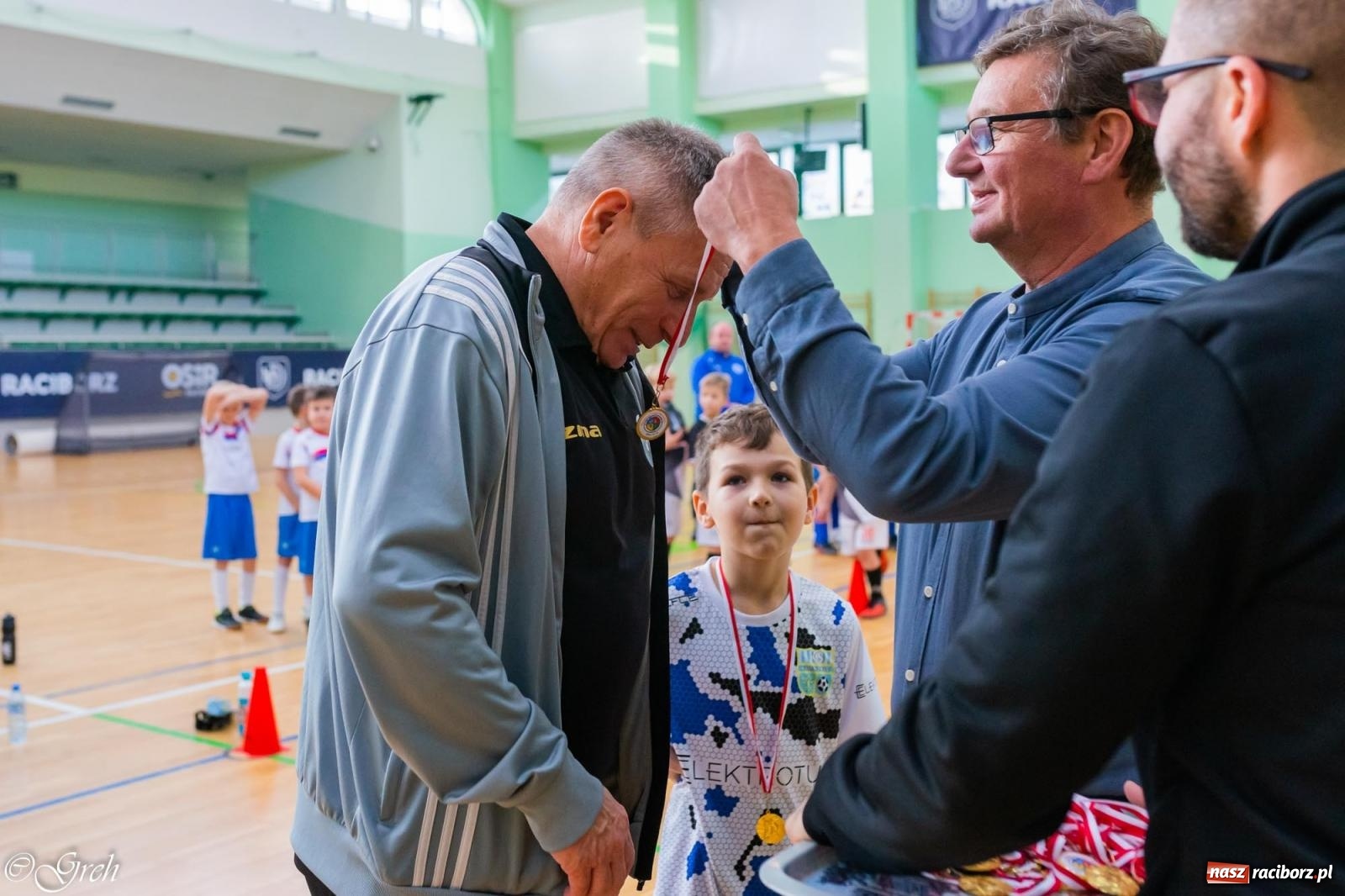 Zdjęcie w galerii na portalu naszraciborz.pl: Świąteczne zmagania piłkarskie w hali OSiR [FOTO i WIDEO] wiadomości z regionu