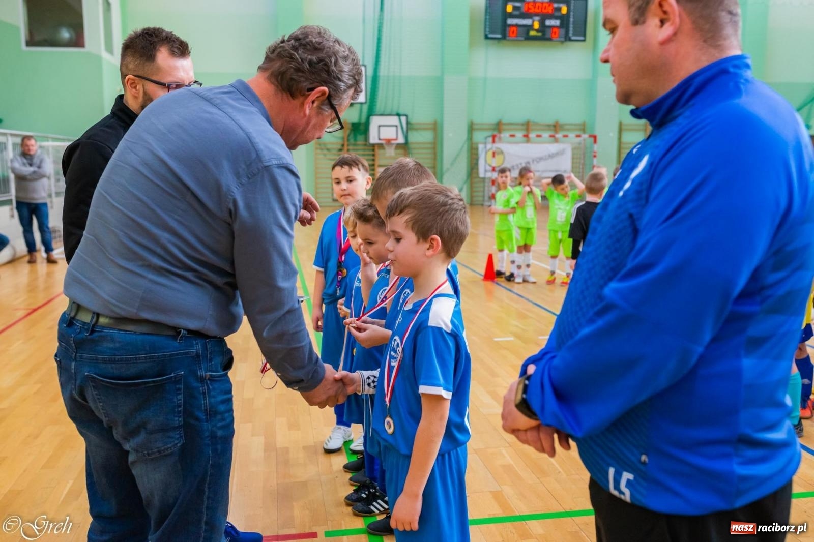 Zdjęcie w galerii na portalu naszraciborz.pl: Świąteczne zmagania piłkarskie w hali OSiR [FOTO i WIDEO] wiadomości z regionu