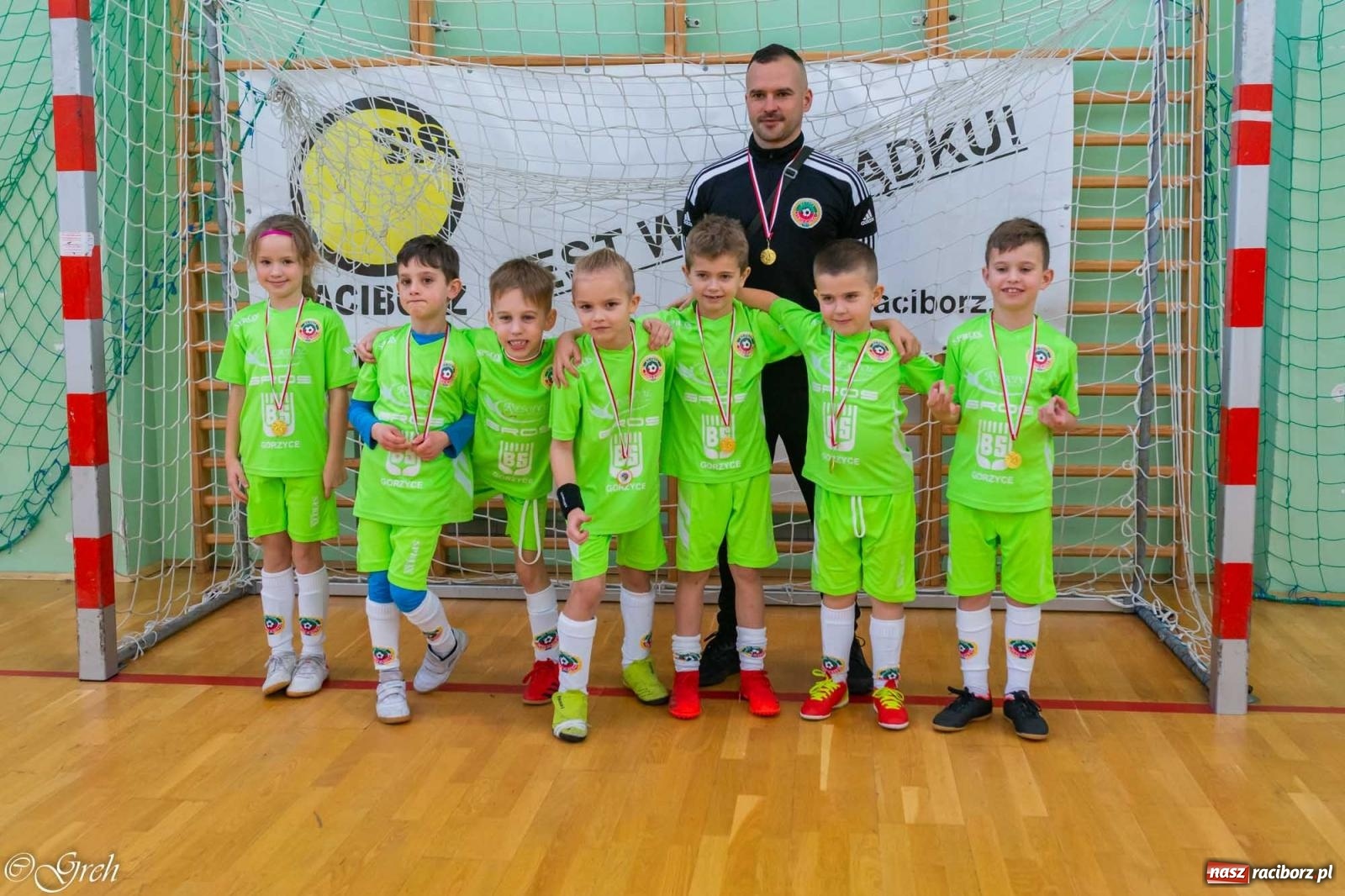 Zdjęcie w galerii na portalu naszraciborz.pl: Świąteczne zmagania piłkarskie w hali OSiR [FOTO i WIDEO] wiadomości z regionu