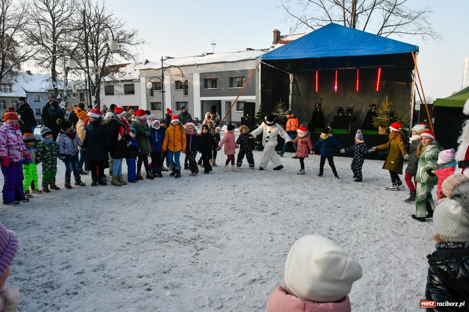 Zdjęcie w galerii na portalu naszraciborz.pl: Fantastyczna zabawa na kiermaszu w Krzanowicach [FOTO i WIDEO] wiadomości z regionu
