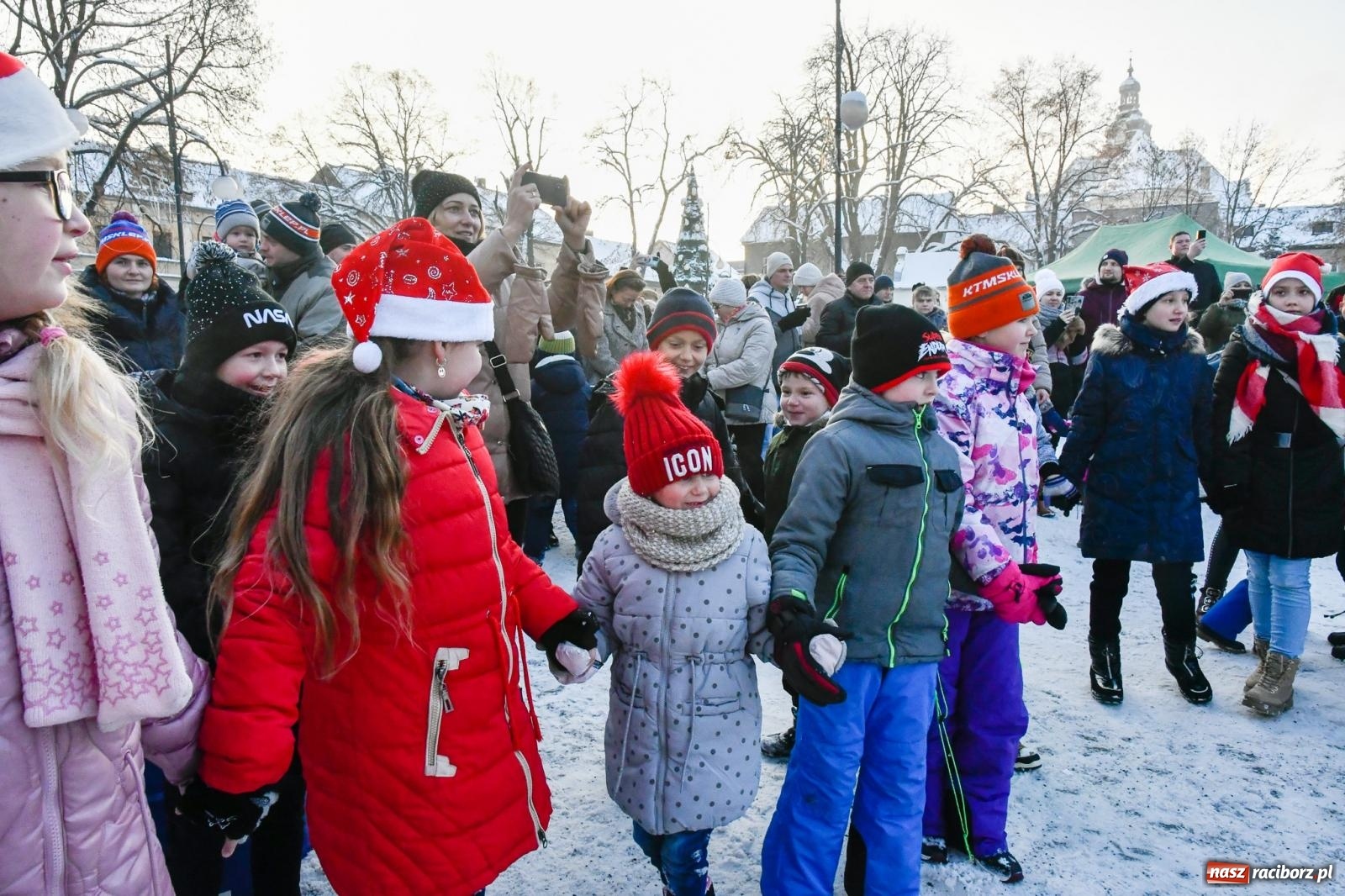 Zdjęcie w galerii na portalu naszraciborz.pl: Fantastyczna zabawa na kiermaszu w Krzanowicach [FOTO i WIDEO] wiadomości z regionu