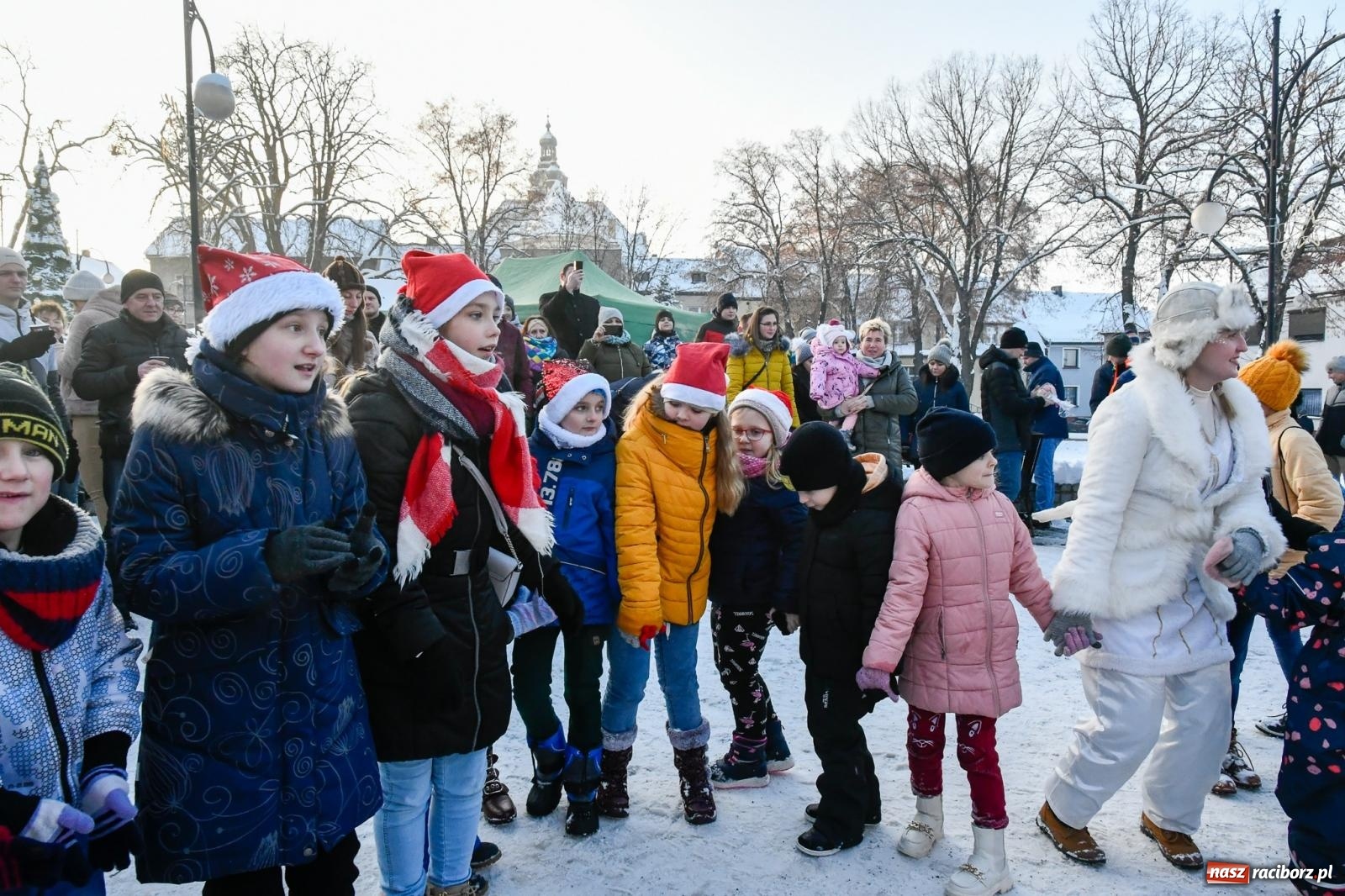Zdjęcie w galerii na portalu naszraciborz.pl: Fantastyczna zabawa na kiermaszu w Krzanowicach [FOTO i WIDEO] wiadomości z regionu