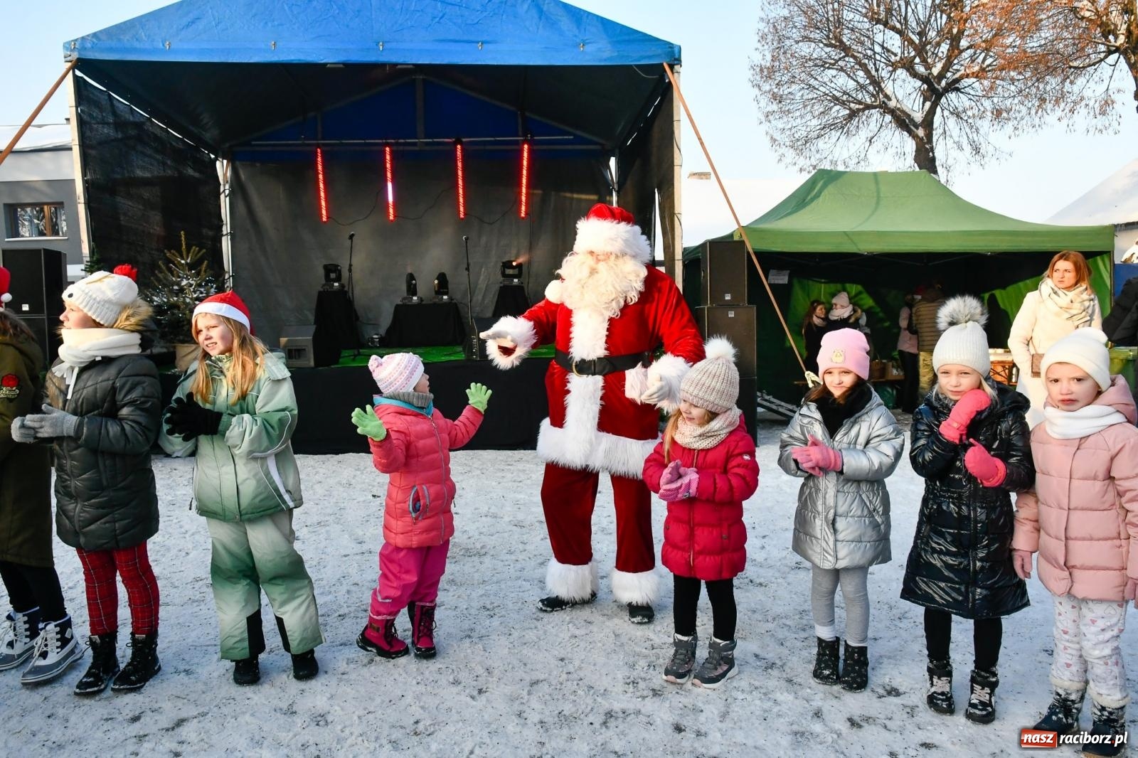 Zdjęcie w galerii na portalu naszraciborz.pl: Fantastyczna zabawa na kiermaszu w Krzanowicach [FOTO i WIDEO] wiadomości z regionu
