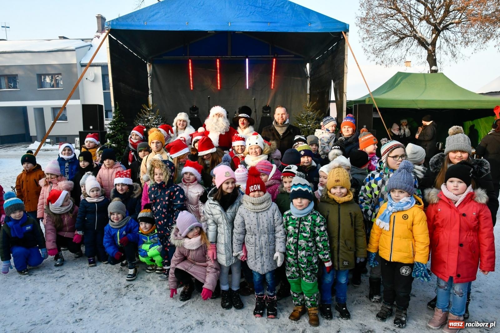 Zdjęcie w galerii na portalu naszraciborz.pl: Fantastyczna zabawa na kiermaszu w Krzanowicach [FOTO i WIDEO] wiadomości z regionu