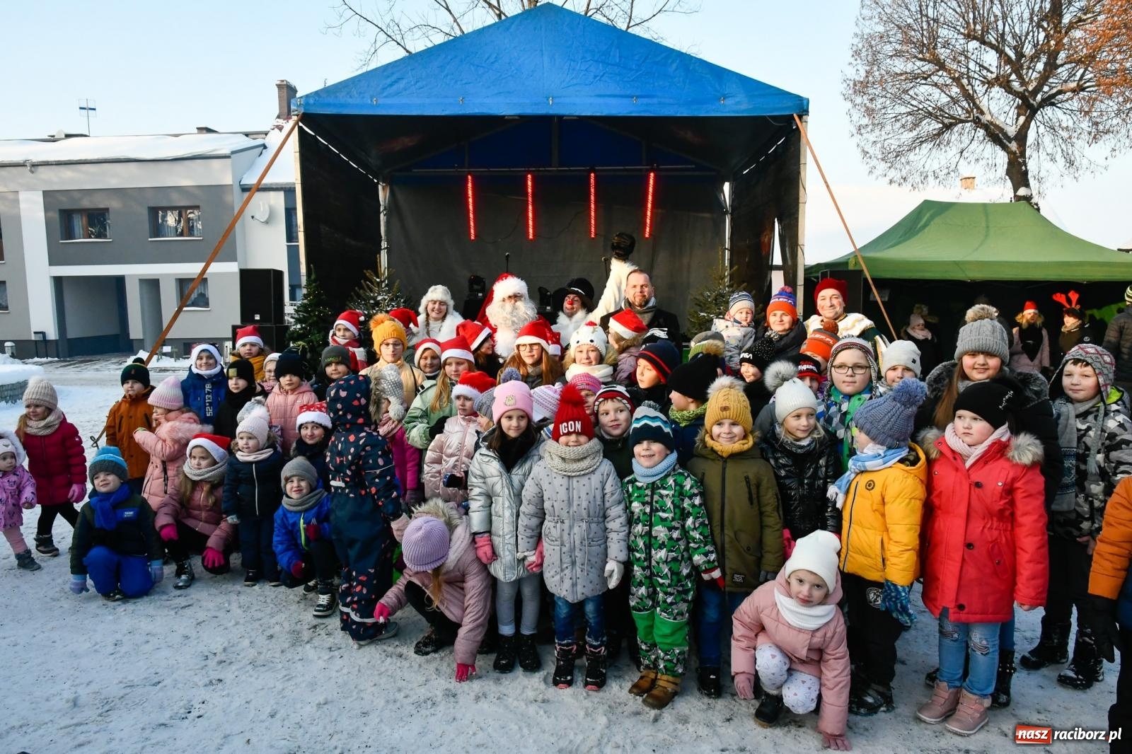 Zdjęcie w galerii na portalu naszraciborz.pl: Fantastyczna zabawa na kiermaszu w Krzanowicach [FOTO i WIDEO] wiadomości z regionu