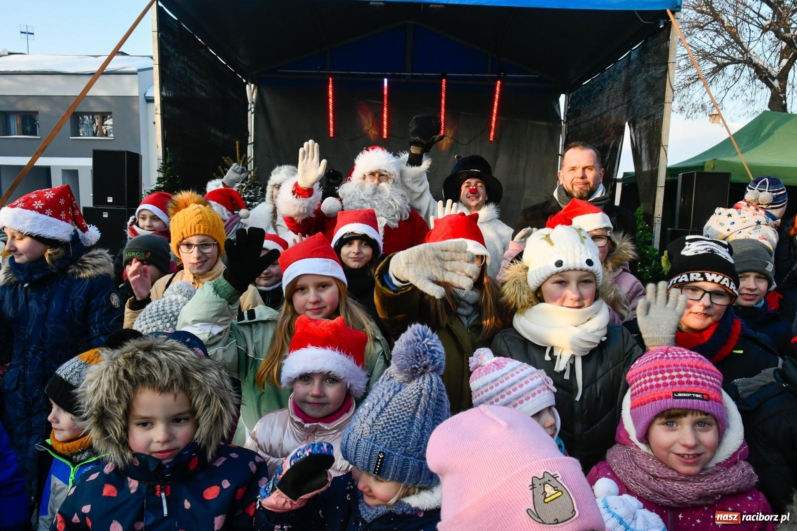 Zdjęcie w galerii na portalu naszraciborz.pl: Fantastyczna zabawa na kiermaszu w Krzanowicach [FOTO i WIDEO] wiadomości z regionu
