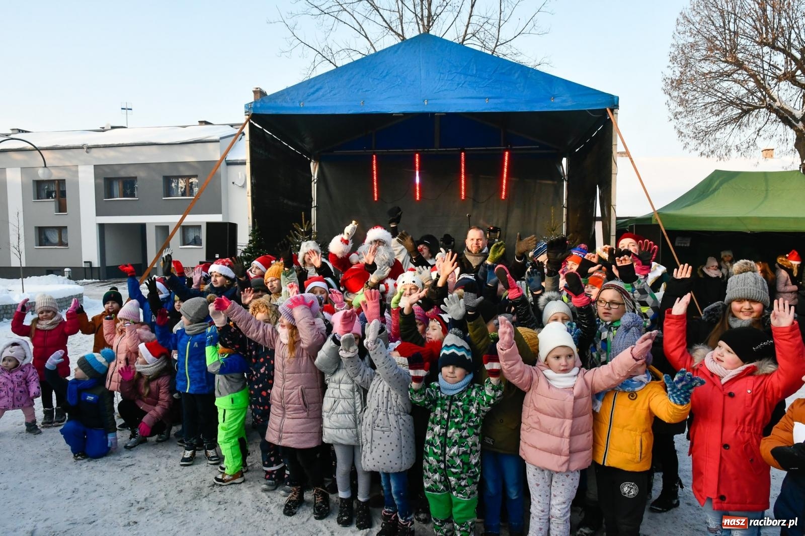 Zdjęcie w galerii na portalu naszraciborz.pl: Fantastyczna zabawa na kiermaszu w Krzanowicach [FOTO i WIDEO] wiadomości z regionu