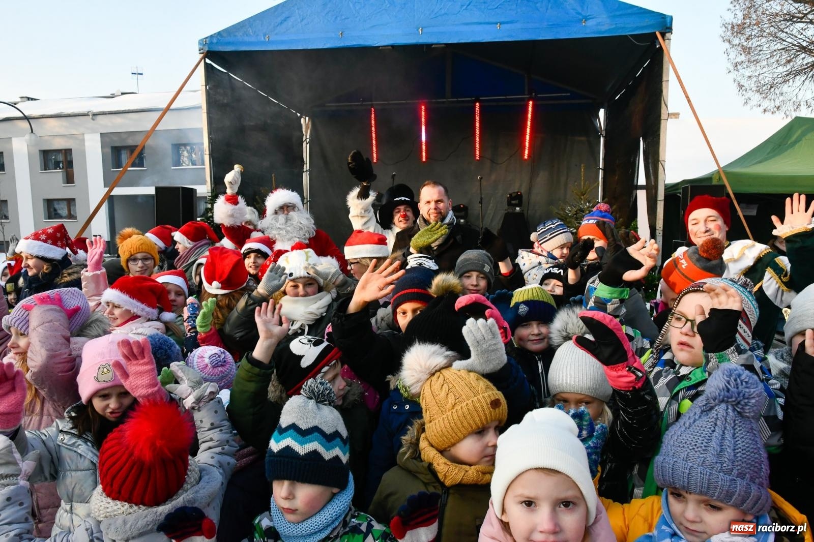 Zdjęcie w galerii na portalu naszraciborz.pl: Fantastyczna zabawa na kiermaszu w Krzanowicach [FOTO i WIDEO] wiadomości z regionu