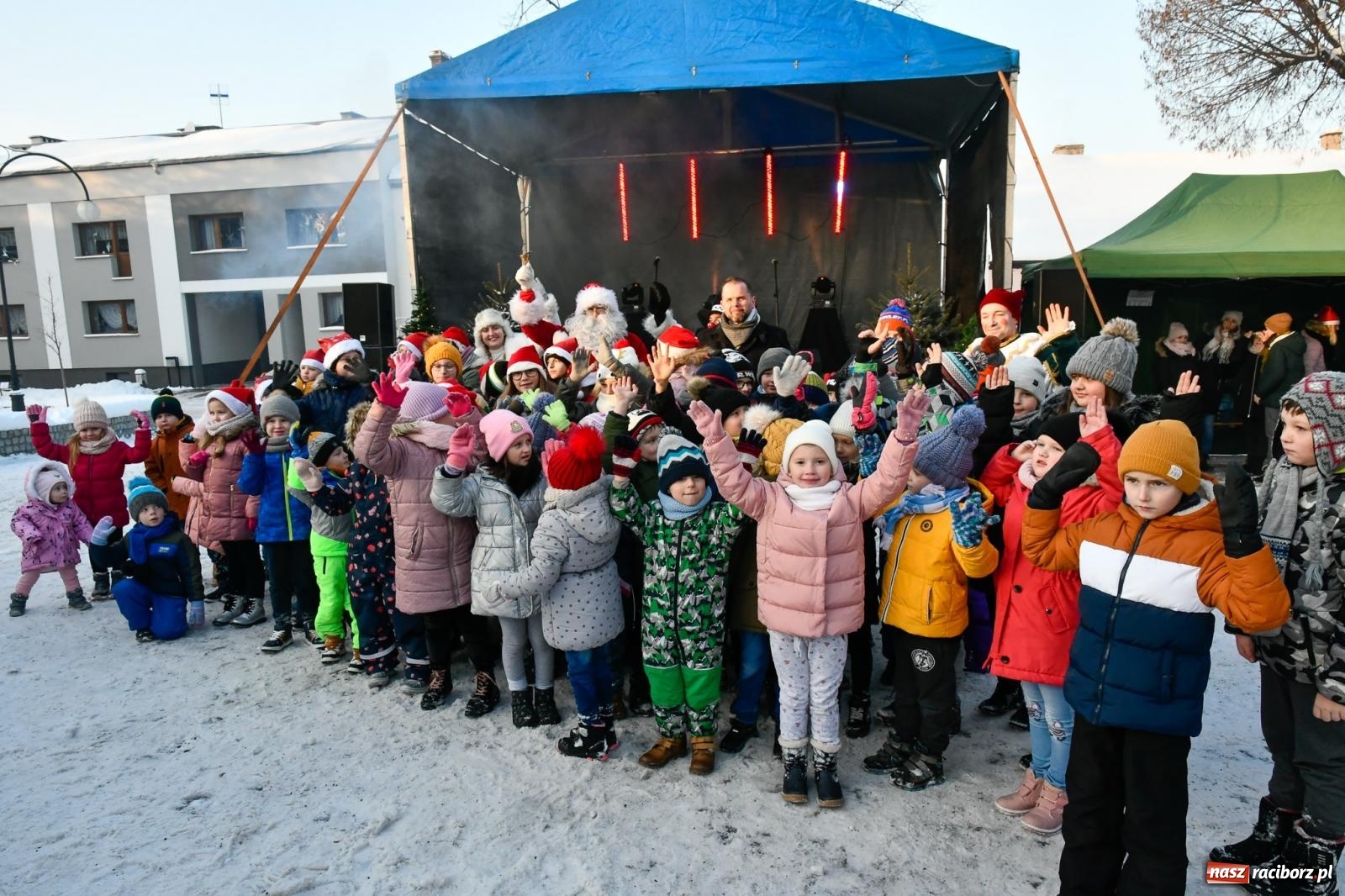 Zdjęcie w galerii na portalu naszraciborz.pl: Fantastyczna zabawa na kiermaszu w Krzanowicach [FOTO i WIDEO] wiadomości z regionu