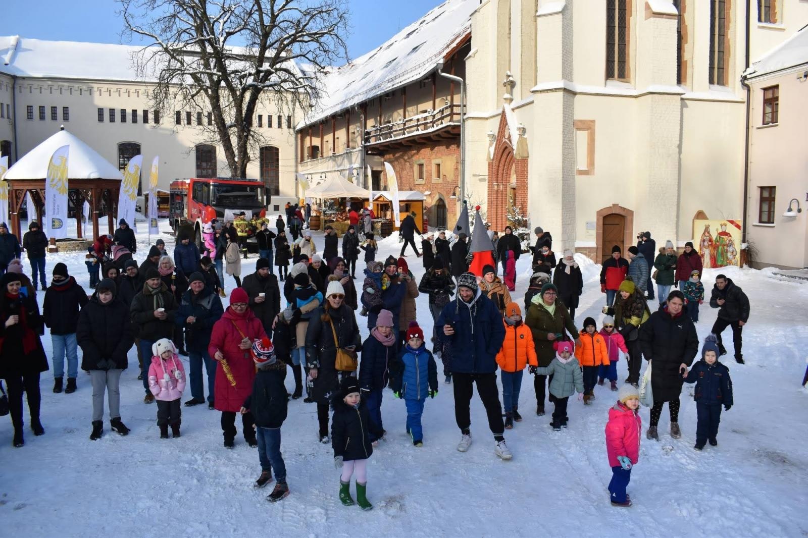 Zdjęcie w galerii na portalu naszraciborz.pl: Mikołaj zszedł z drabiny. Zamkowy jarmark za nami [FOTO i WIDEO] wiadomości z regionu