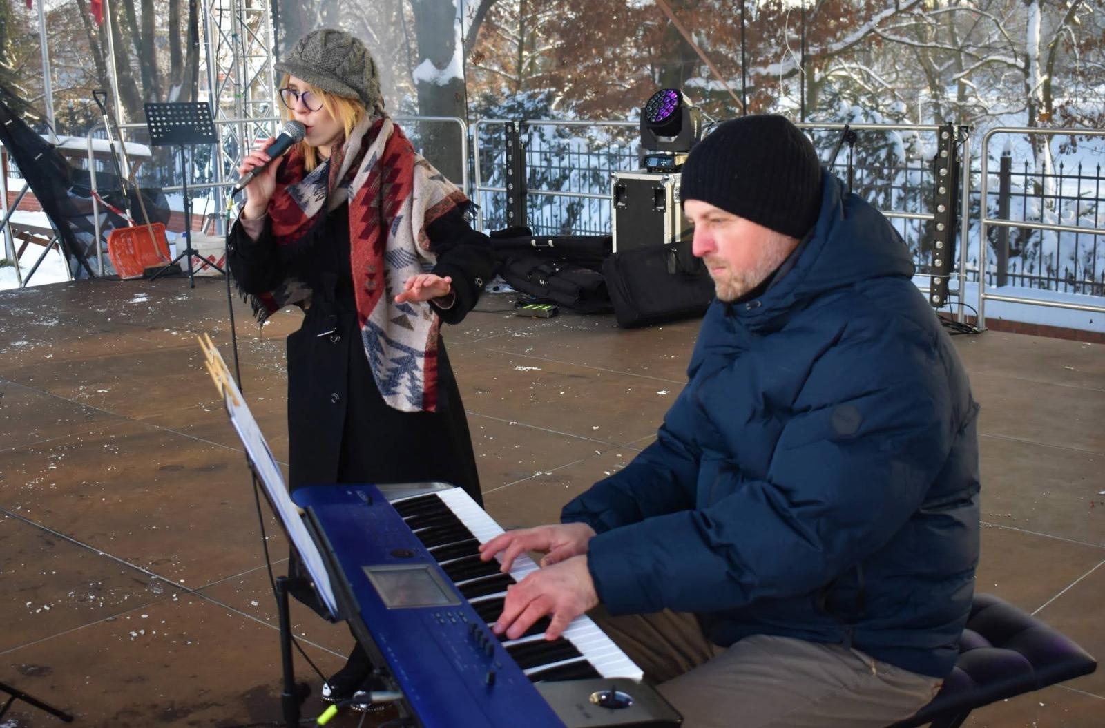 Zdjęcie w galerii na portalu naszraciborz.pl: Mikołaj zszedł z drabiny. Zamkowy jarmark za nami [FOTO i WIDEO] wiadomości z regionu