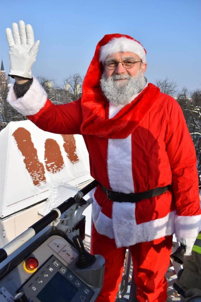 Zdjęcie w galerii na portalu naszraciborz.pl: Mikołaj zszedł z drabiny. Zamkowy jarmark za nami [FOTO i WIDEO] wiadomości z regionu