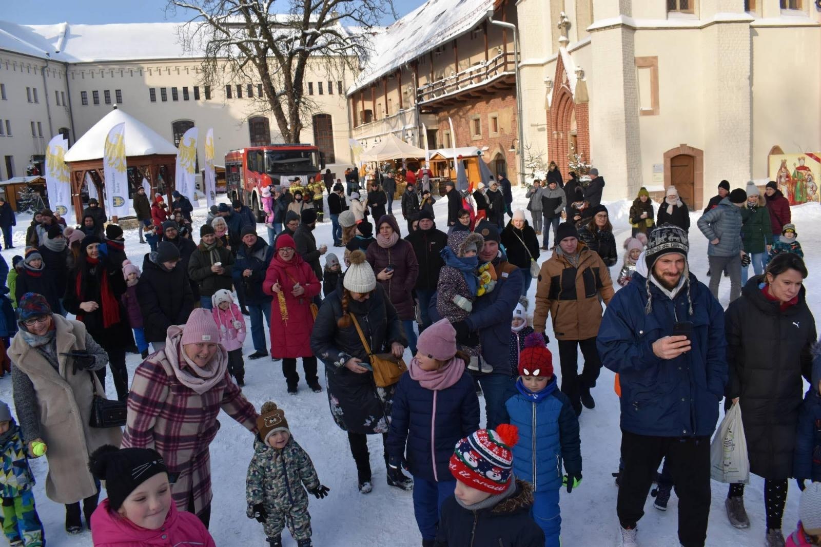Zdjęcie w galerii na portalu naszraciborz.pl: Mikołaj zszedł z drabiny. Zamkowy jarmark za nami [FOTO i WIDEO] wiadomości z regionu