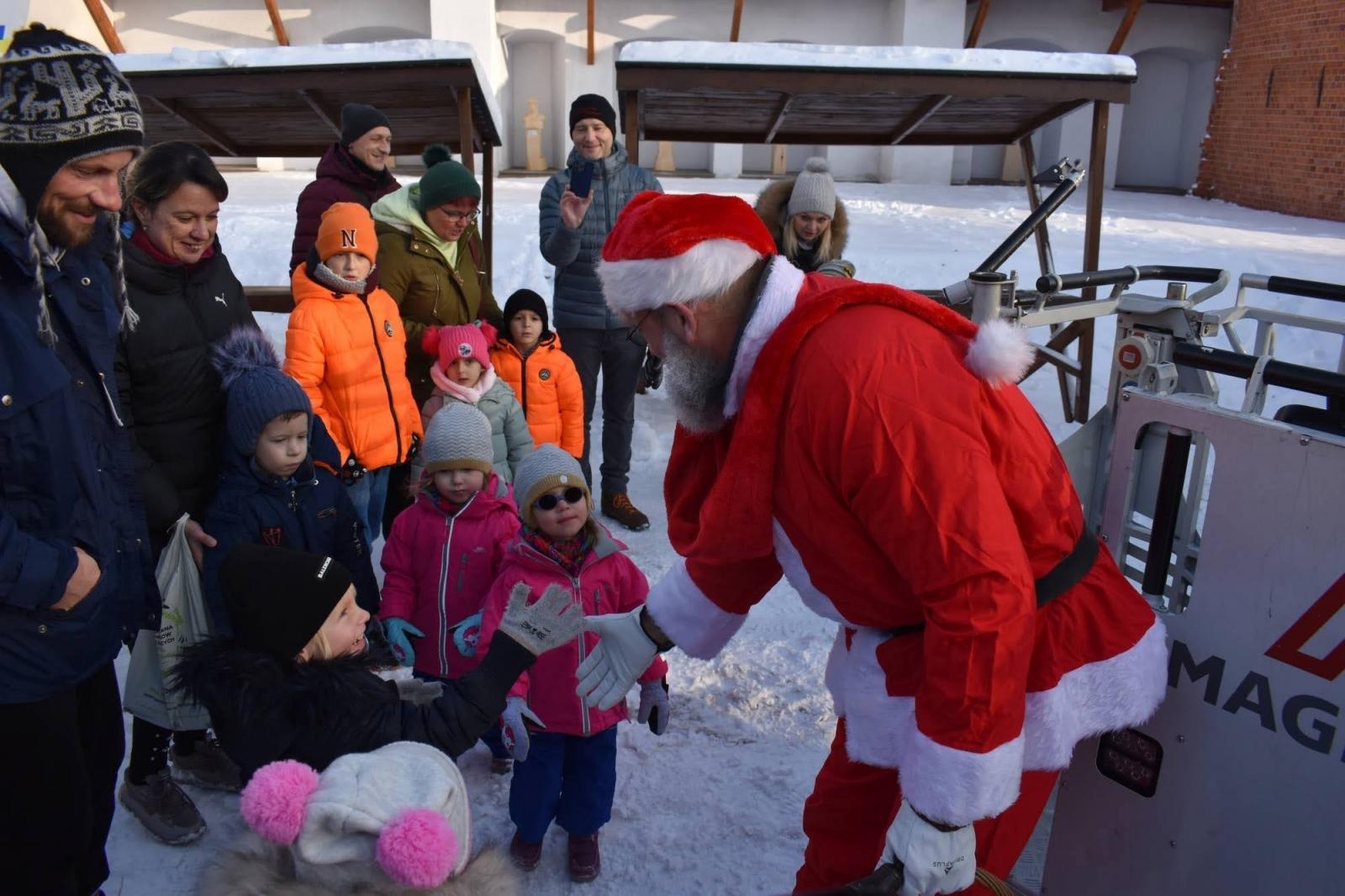 Zdjęcie w galerii na portalu naszraciborz.pl: Mikołaj zszedł z drabiny. Zamkowy jarmark za nami [FOTO i WIDEO] wiadomości z regionu
