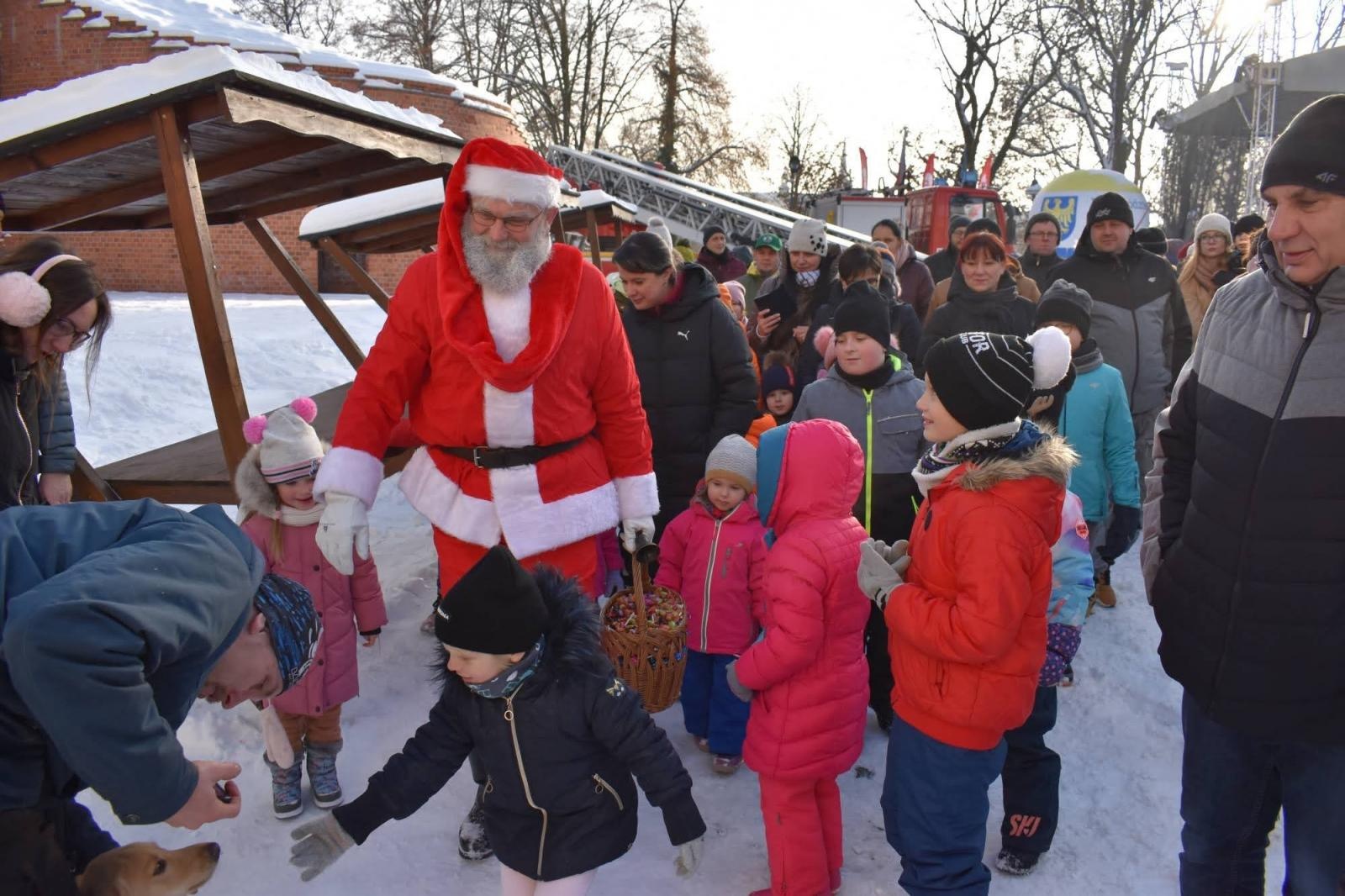 Zdjęcie w galerii na portalu naszraciborz.pl: Mikołaj zszedł z drabiny. Zamkowy jarmark za nami [FOTO i WIDEO] wiadomości z regionu