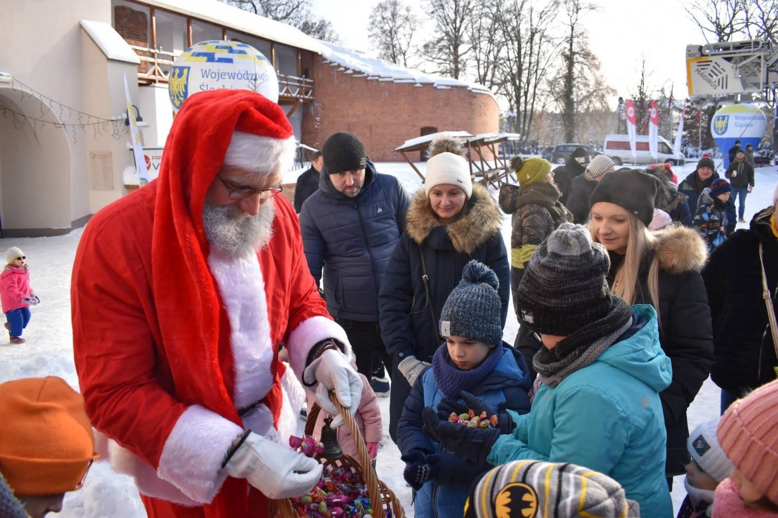 Zdjęcie w galerii na portalu naszraciborz.pl: Mikołaj zszedł z drabiny. Zamkowy jarmark za nami [FOTO i WIDEO] wiadomości z regionu