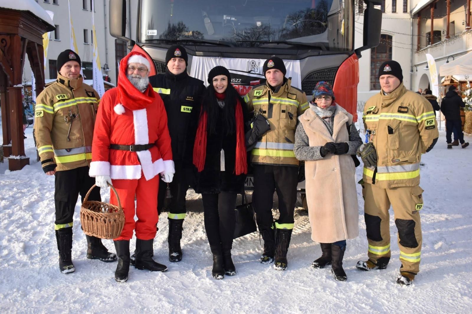 Zdjęcie w galerii na portalu naszraciborz.pl: Mikołaj zszedł z drabiny. Zamkowy jarmark za nami [FOTO i WIDEO] wiadomości z regionu