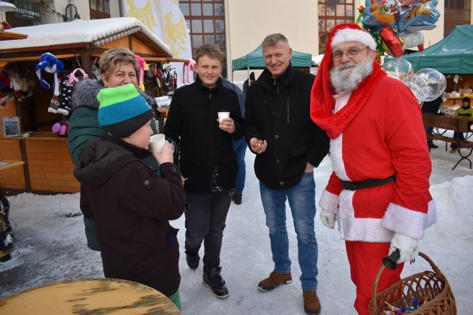 Zdjęcie w galerii na portalu naszraciborz.pl: Mikołaj zszedł z drabiny. Zamkowy jarmark za nami [FOTO i WIDEO] wiadomości z regionu